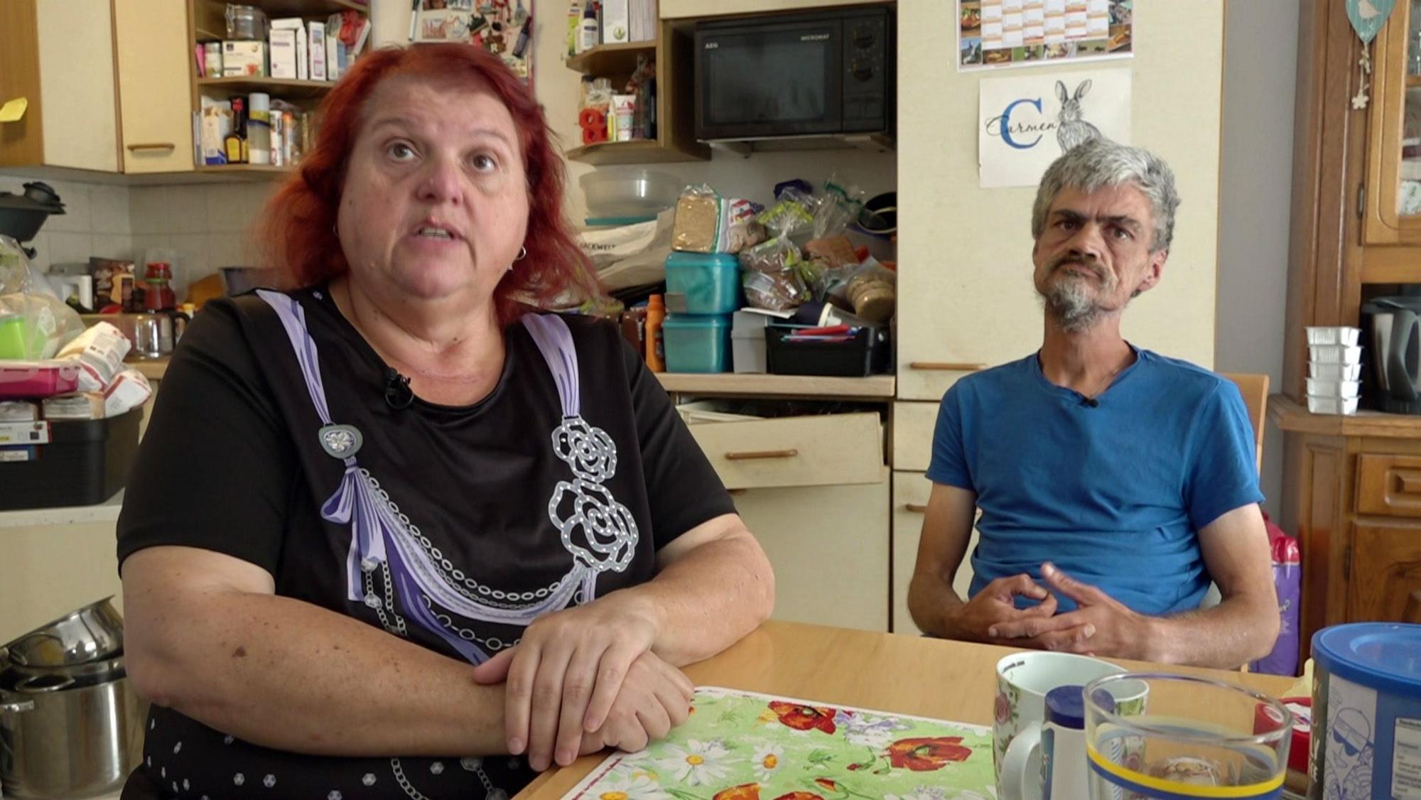 Carmen und Dieter dazu, hier auf einem Foto aus der neuen Folge „Hartz und herzlich - Tag für Tag“.