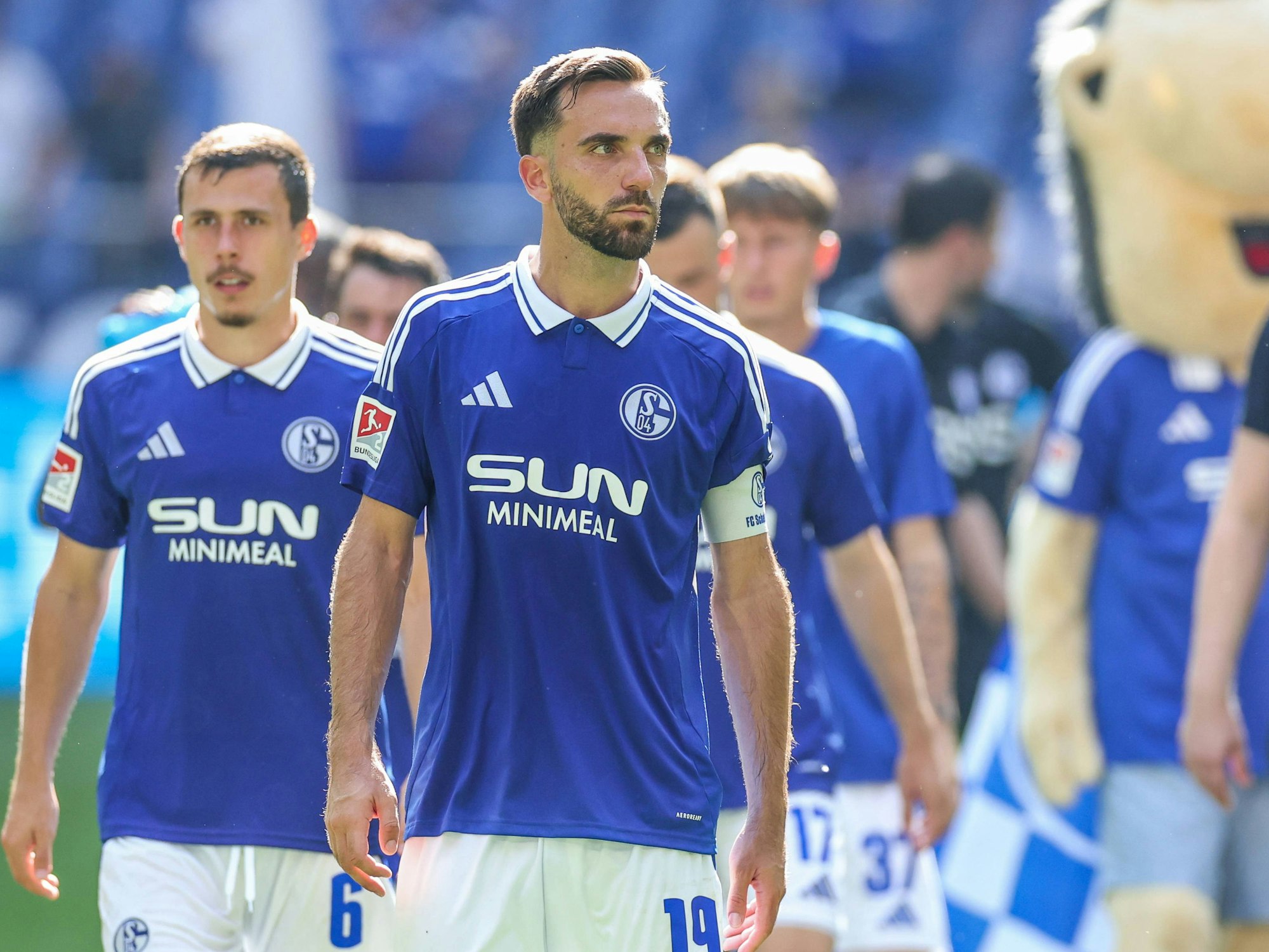 Ron Schallenberg und Kenan Karaman gehen enttäuscht über den Platz.