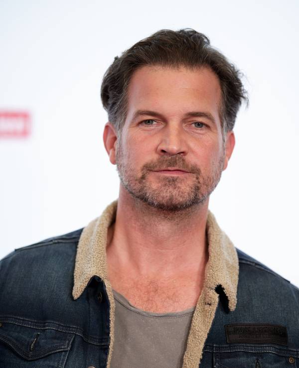 Der Schauspieler Simon Böer kommt zu einem Screening des Fernsehfilms ‚Die Tote vom Bodensee‘ im Rahmen des ‚Film Festival Cologne 2019‘.