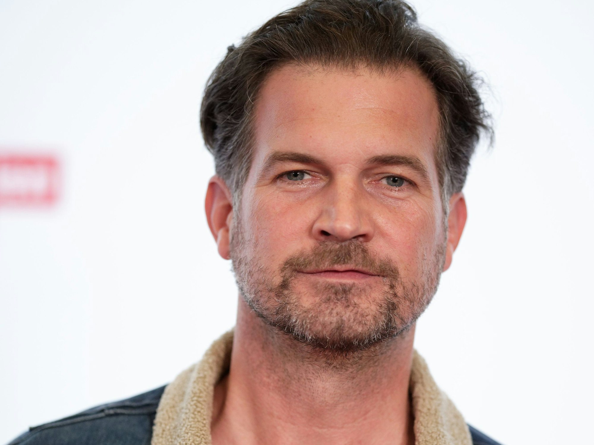 Der Schauspieler Simon Böer kommt zu einem Screening des Fernsehfilms ‚Die Tote vom Bodensee‘ im Rahmen des ‚Film Festival Cologne 2019‘.