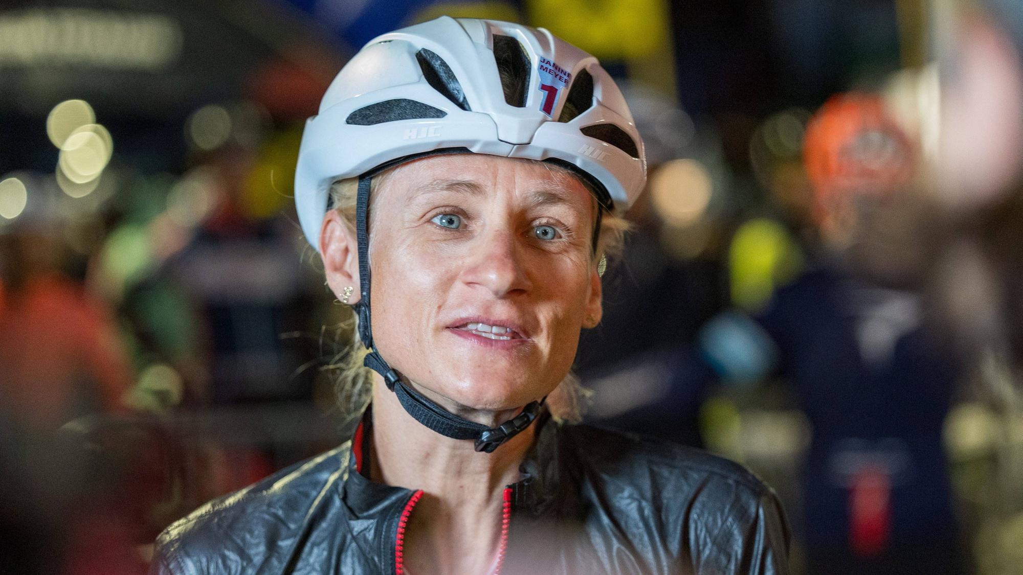 Janine Meyer aus Köln beim Start in Sölden
