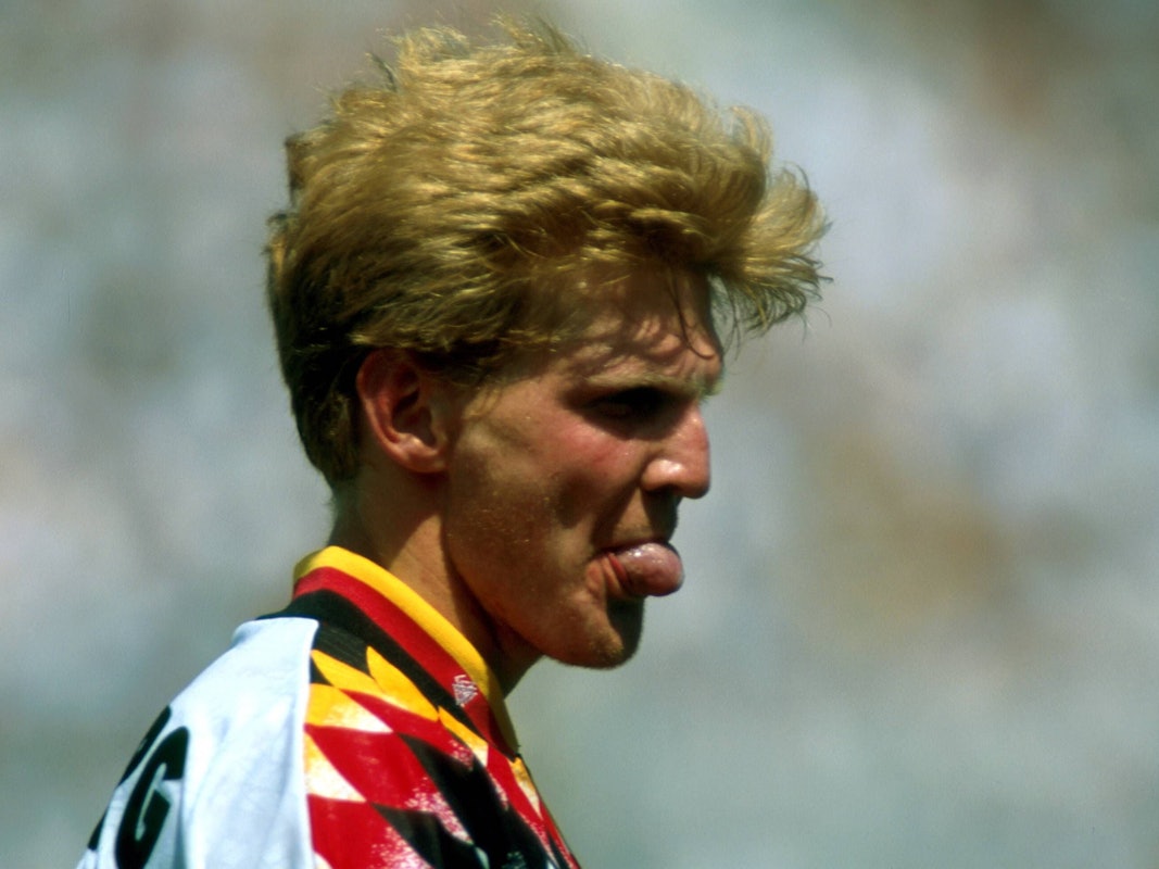 Stefan Effenberg streckt die Zunge raus.