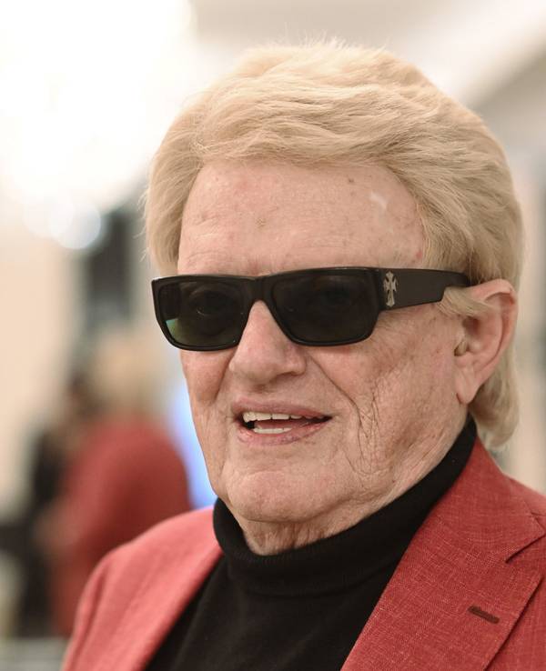 Sänger Heino steht anlässlich eines Pressetermins zu seiner Europa-Kirchentournee unter dem Motto –in einem Restaurant im Taschenbergpalais.