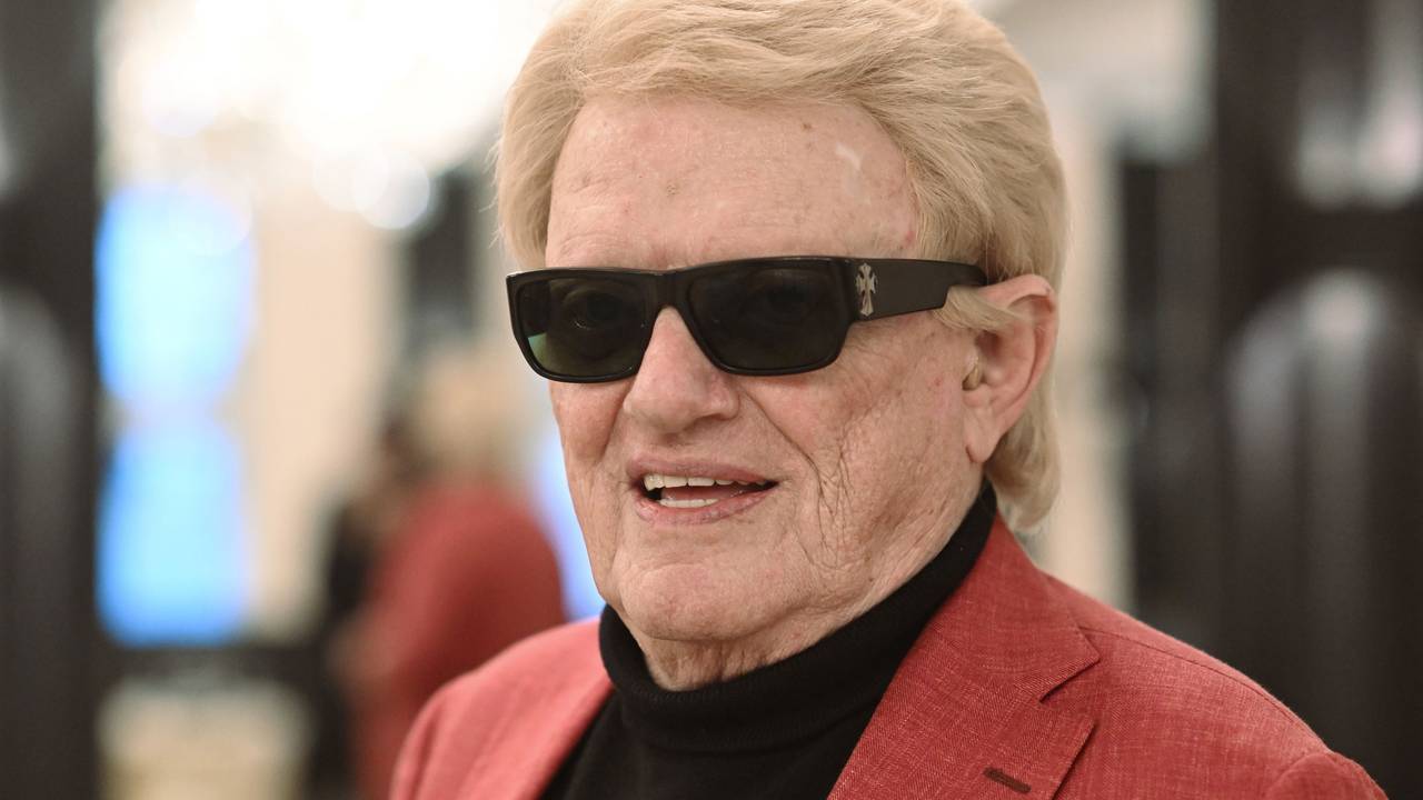 Sänger Heino steht anlässlich eines Pressetermins zu seiner Europa-Kirchentournee unter dem Motto –in einem Restaurant im Taschenbergpalais.