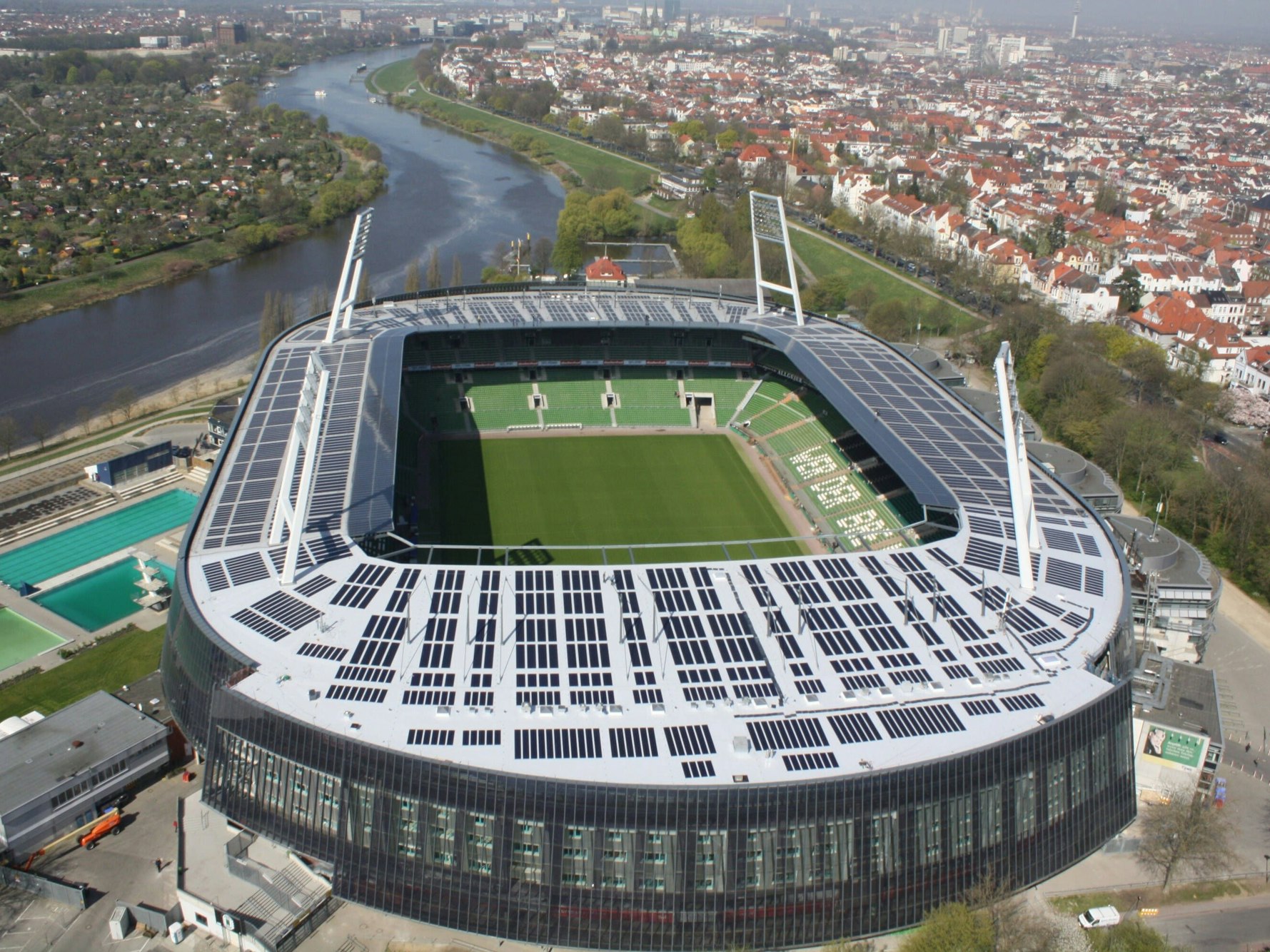Die Heimspielstätte des SV Werder Bremen: das Weserstadion aus der Luft.