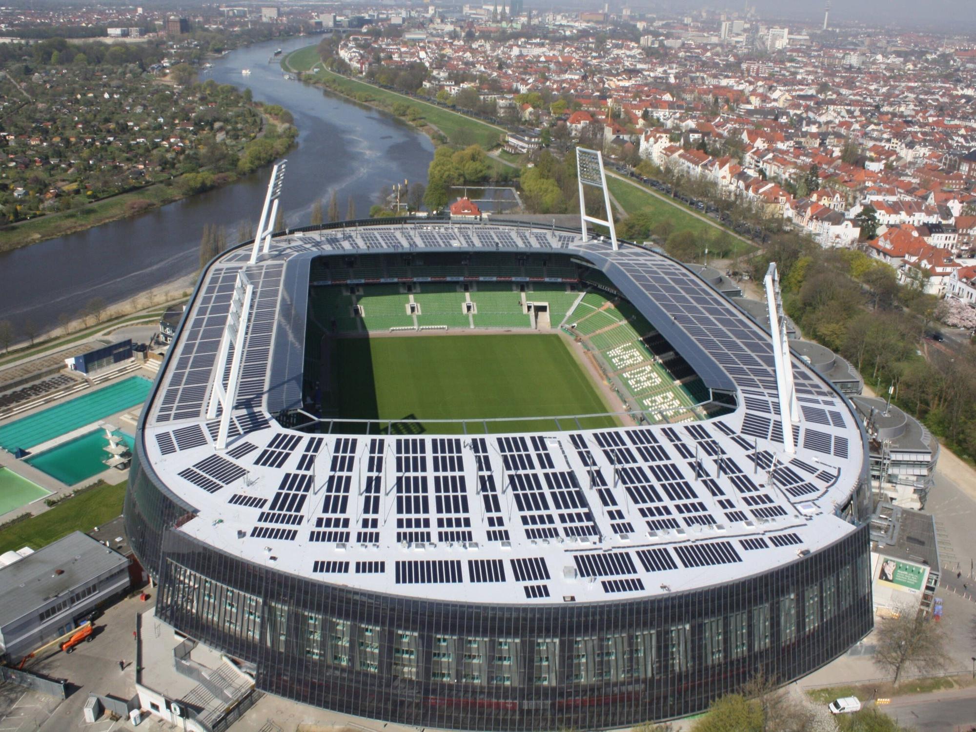 Die Heimspielstätte des SV Werder Bremen: das Weserstadion aus der Luft.