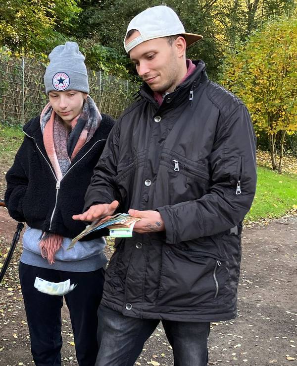 Mike (25) und Angelique (20) gemeinsam mit ihrem Sohn Louis.