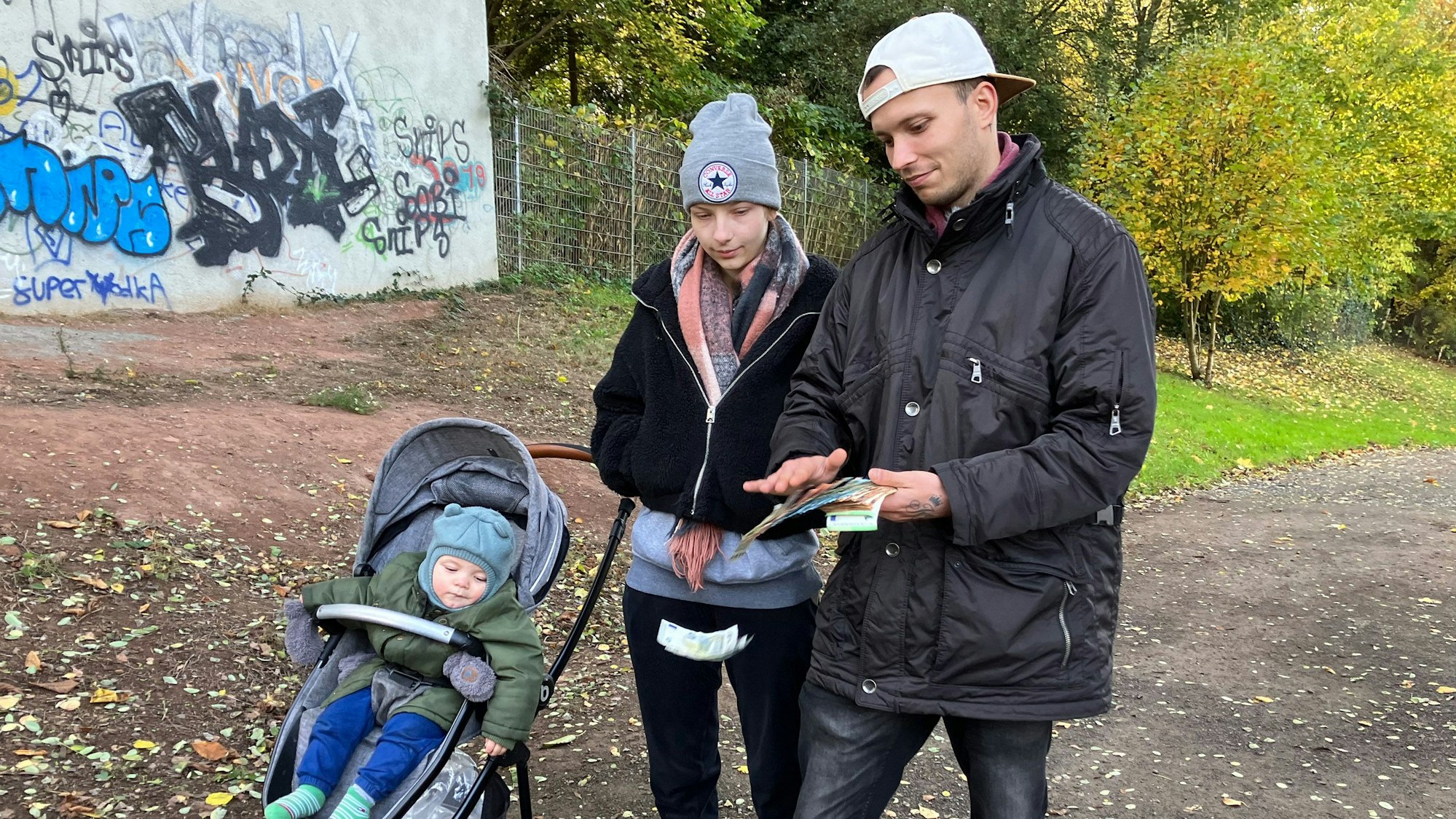 Mike (25) und Angelique (20) gemeinsam mit ihrem Sohn Louis.