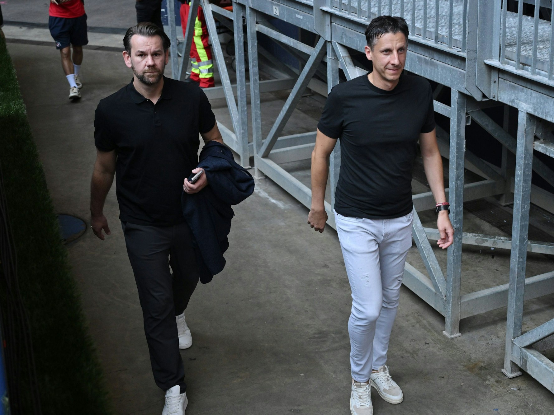 Christian Keller und Thomas Kessler nach dem Spiel auf Schalke.