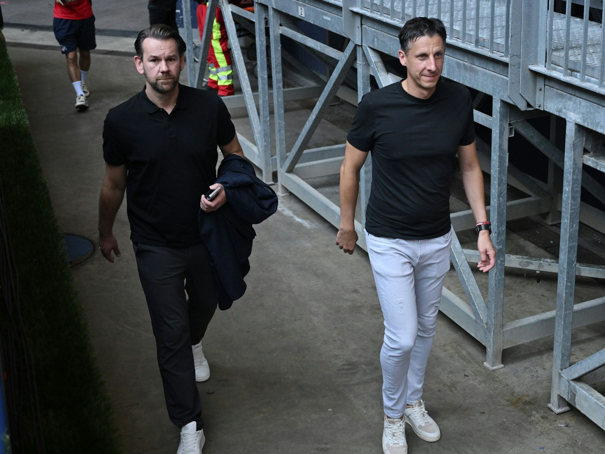 Christian Keller und Thomas Kessler nach dem Spiel auf Schalke.