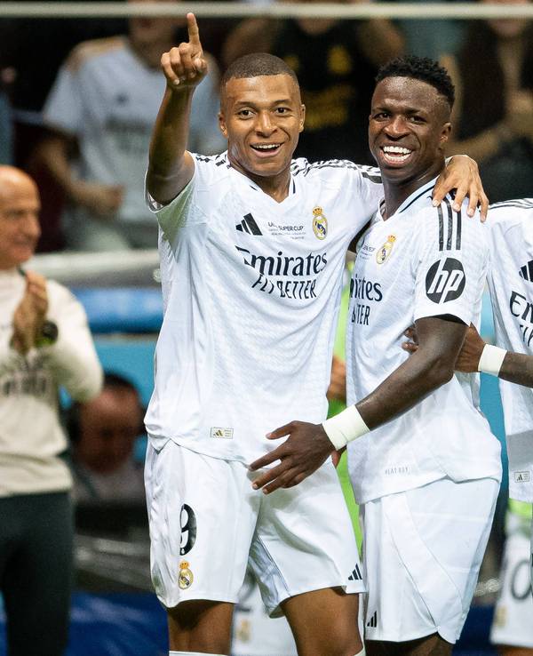 Kylian Mbappe, Vinicius Jr. und Rodrygo jubeln gemeinsam beim Uefa Super Cup.