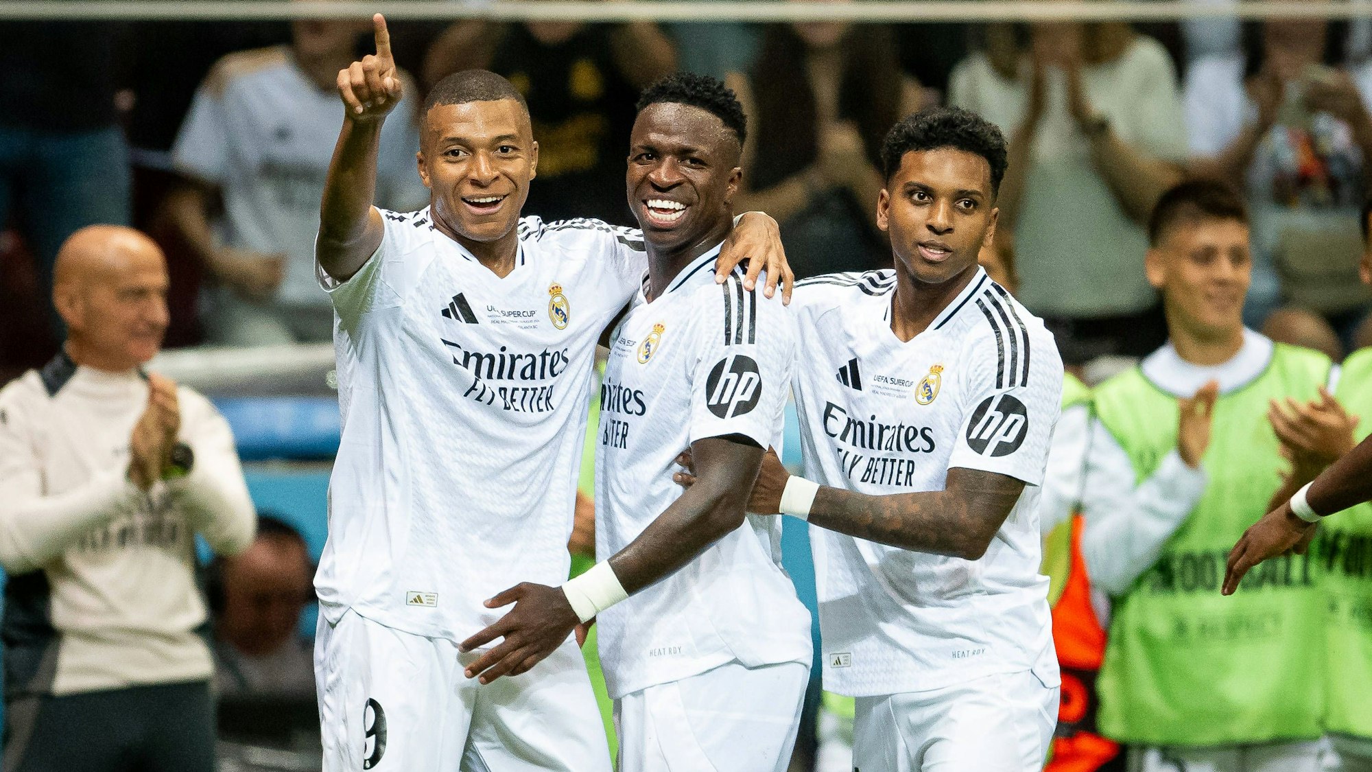 Kylian Mbappe, Vinicius Jr. und Rodrygo jubeln gemeinsam beim Uefa Super Cup.