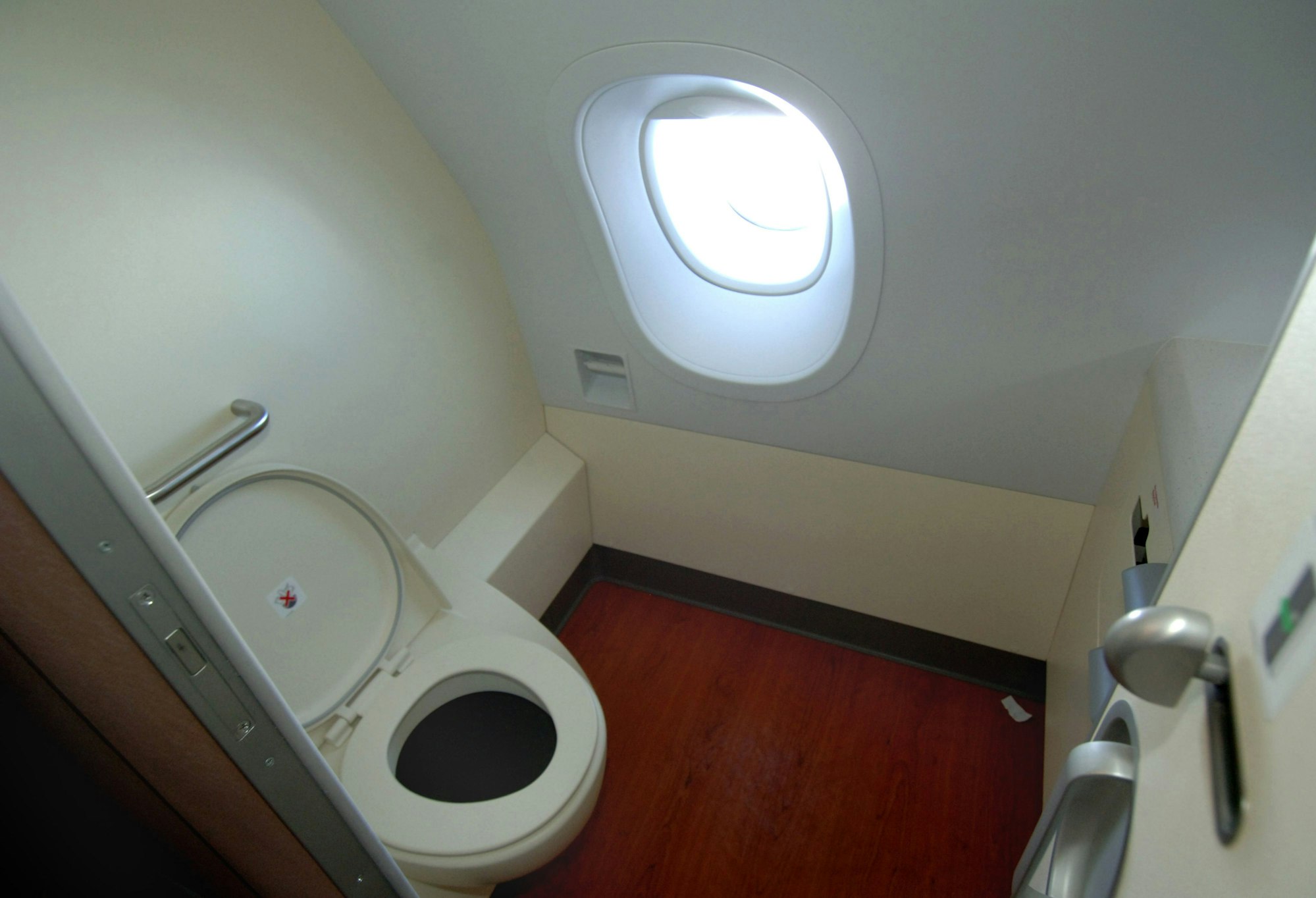 Blick in die Toilette der Business-Class eines Airbus A380.