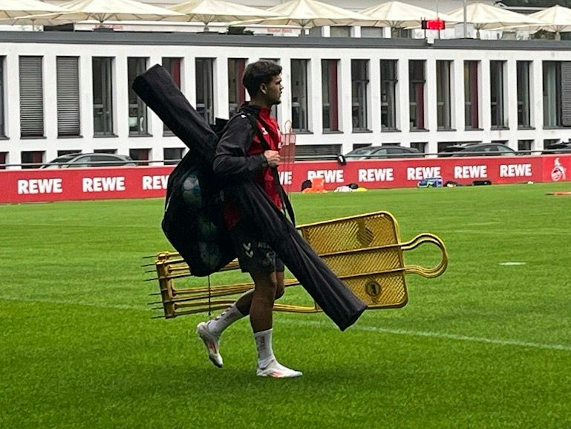 Max Finkgräfe beim Training des 1. FC Köln.