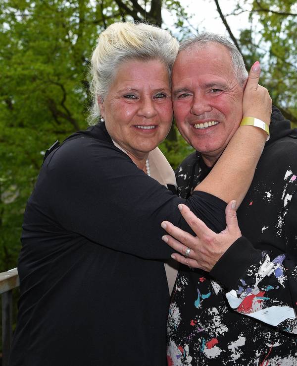 Silvia Wollny mit Freund Harald Elsenbast beim BILD RENNTAG auf der Trabrennbahn in Gelsenkirchen am 01.05.2023 *** Silvia Wollny with boyfriend Harald Elsenbast at the BILD RENNTAG at the harness racing track in Gelsenkirchen on 01 05 2023