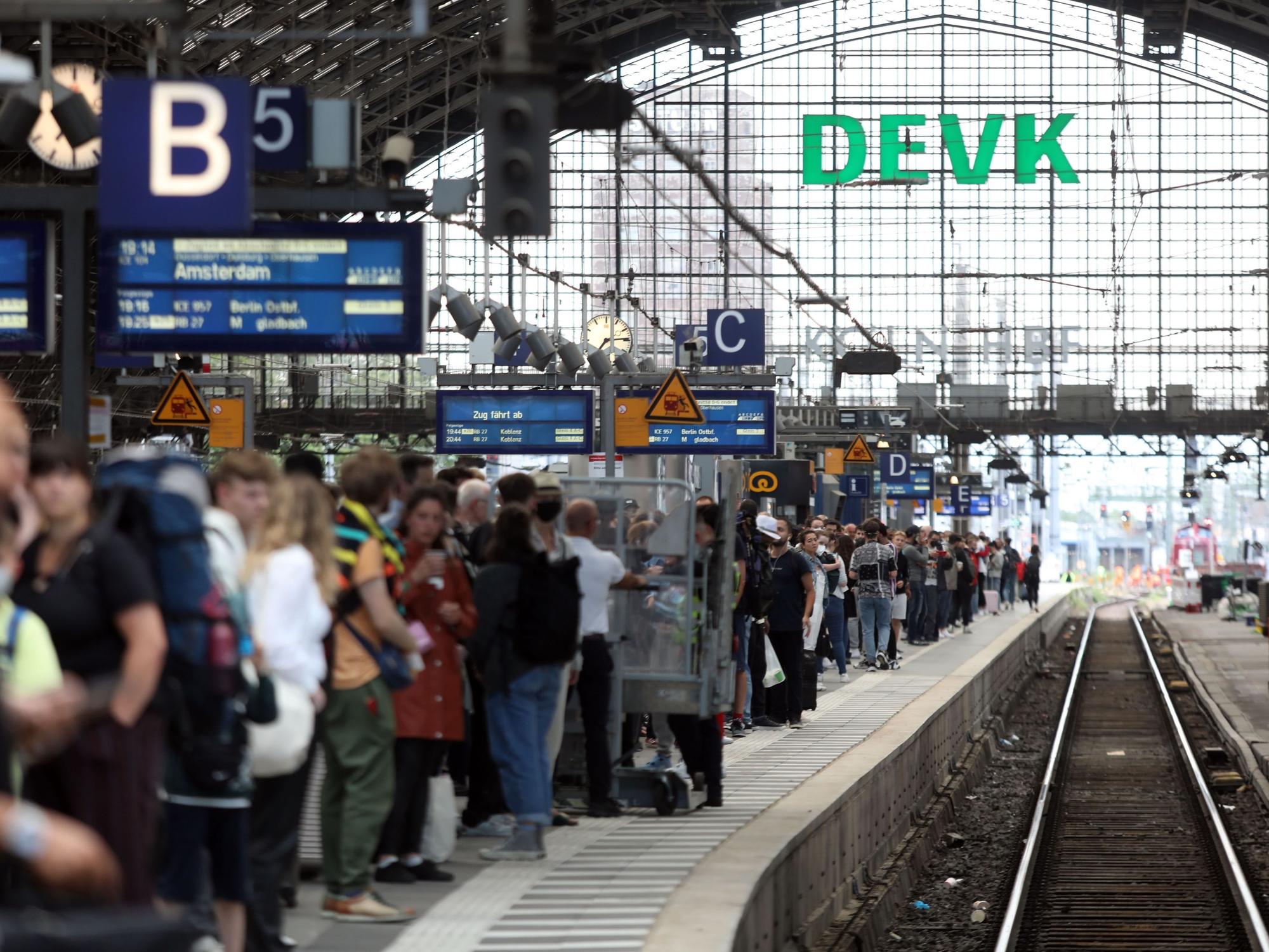 Blick auf die Gleise im Kölner Hauptbahnhof
