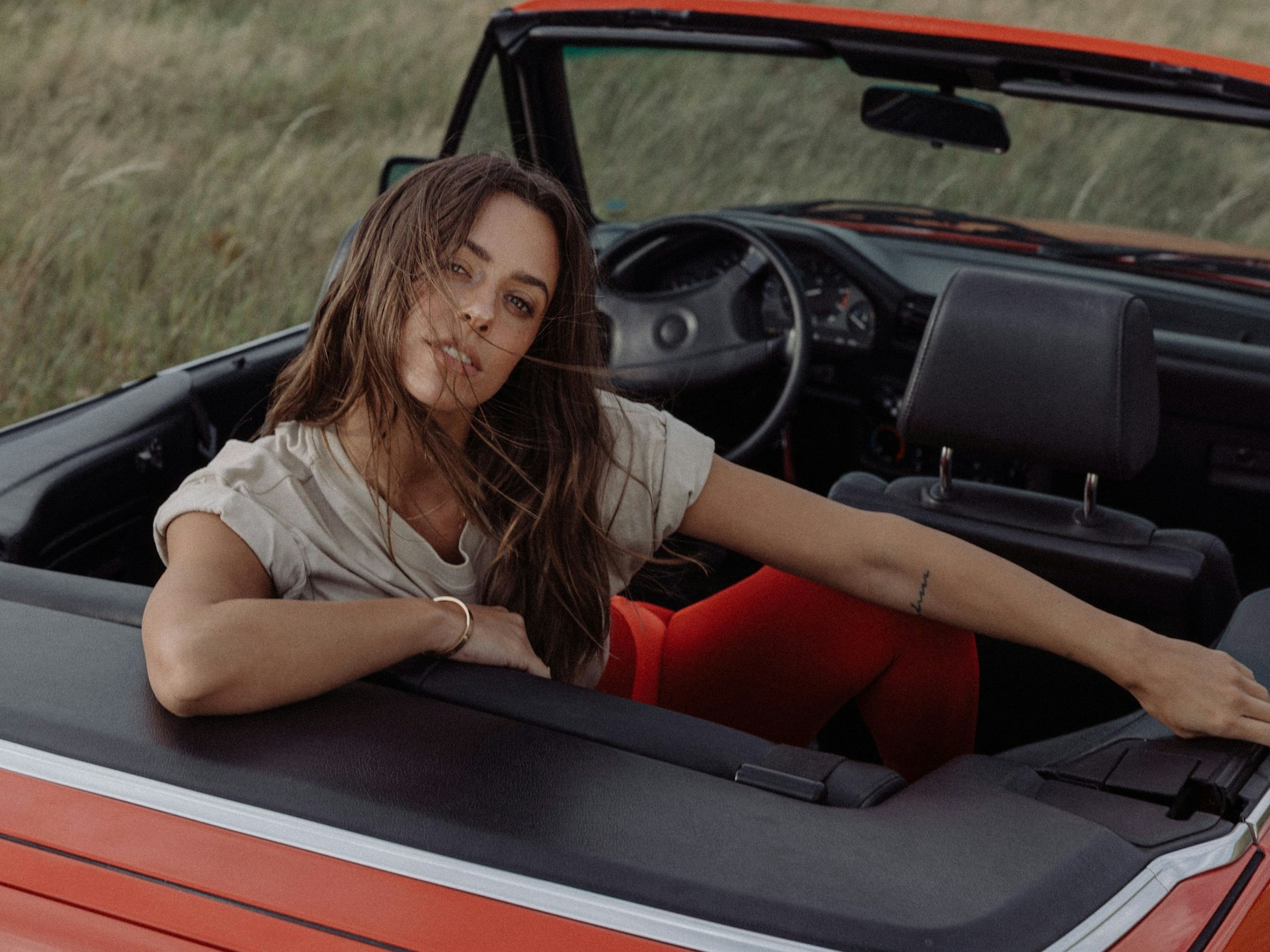 Vanessa Mai veröffentlicht mit „Himbeerrot (One Kiss)“ ihre erste Single beim Label Warner Music.