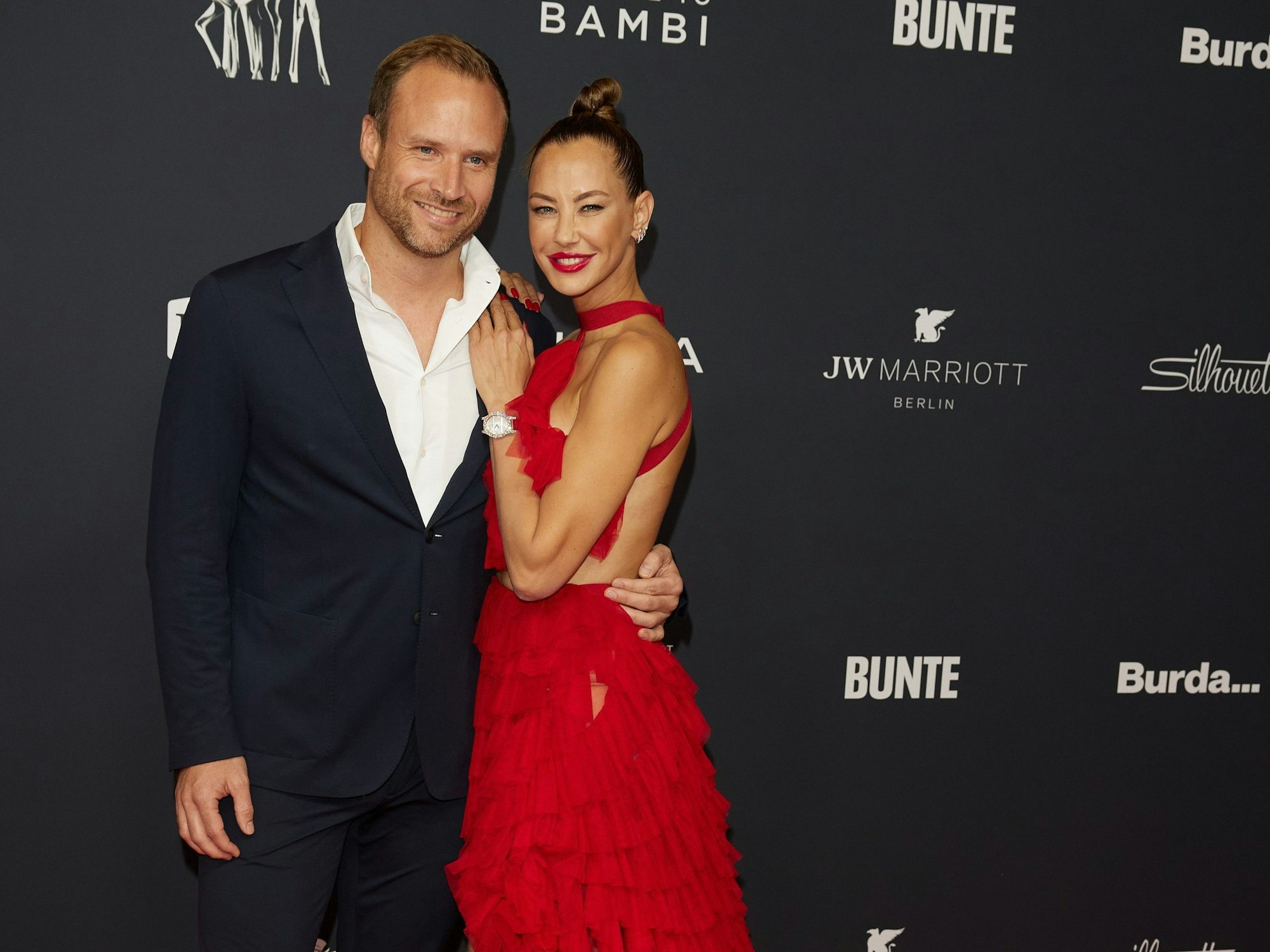Alessandra Meyer-Wölden und Alexander Müller kommen zur Spendengala „Tribute to Bambi – Hilfe für Kinder in Not“ ins JW Marriott Hotel.