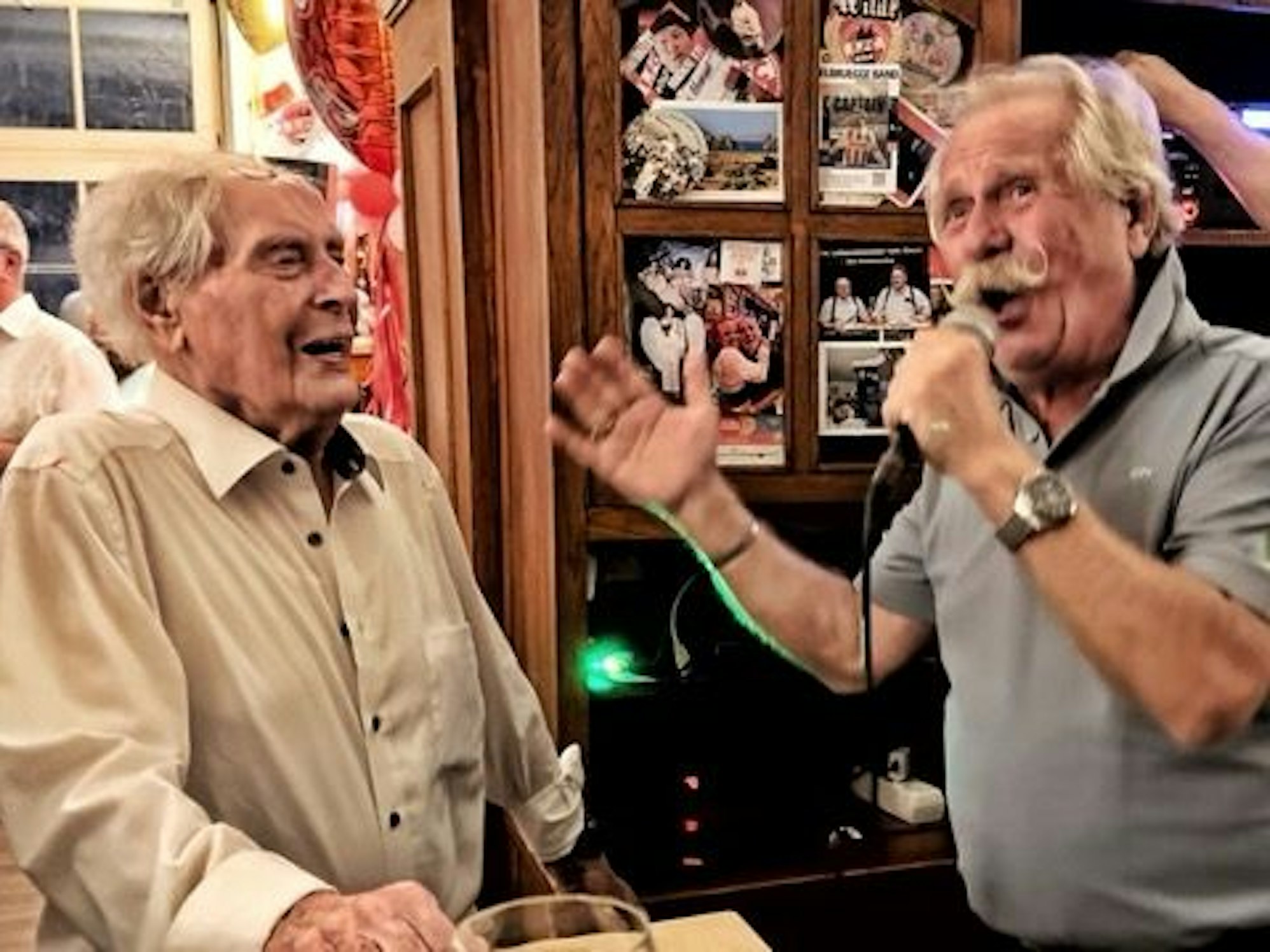 Henning Krautmacher singt für Ludwig Sebus.