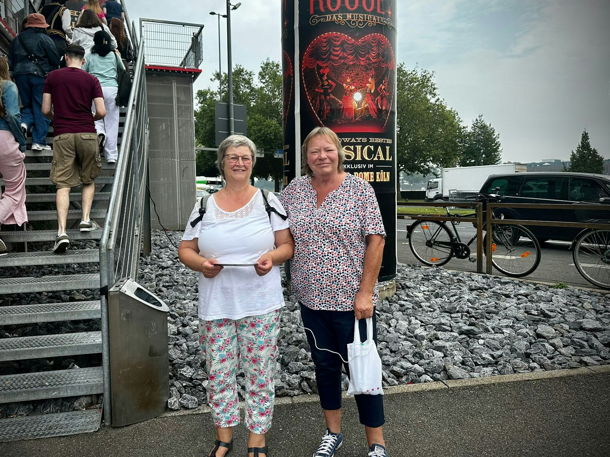 Auch die Moulin-Rouge-Fans Brigitte (l.) und Bettina besuchten den Tag der offenen Tür.