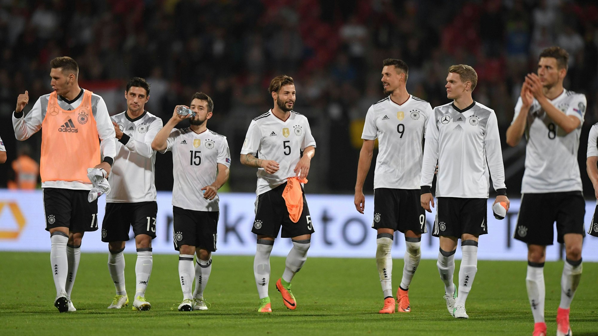 Die deutschen Nationalspieler nach dem Länderspiel gegen San Marino.