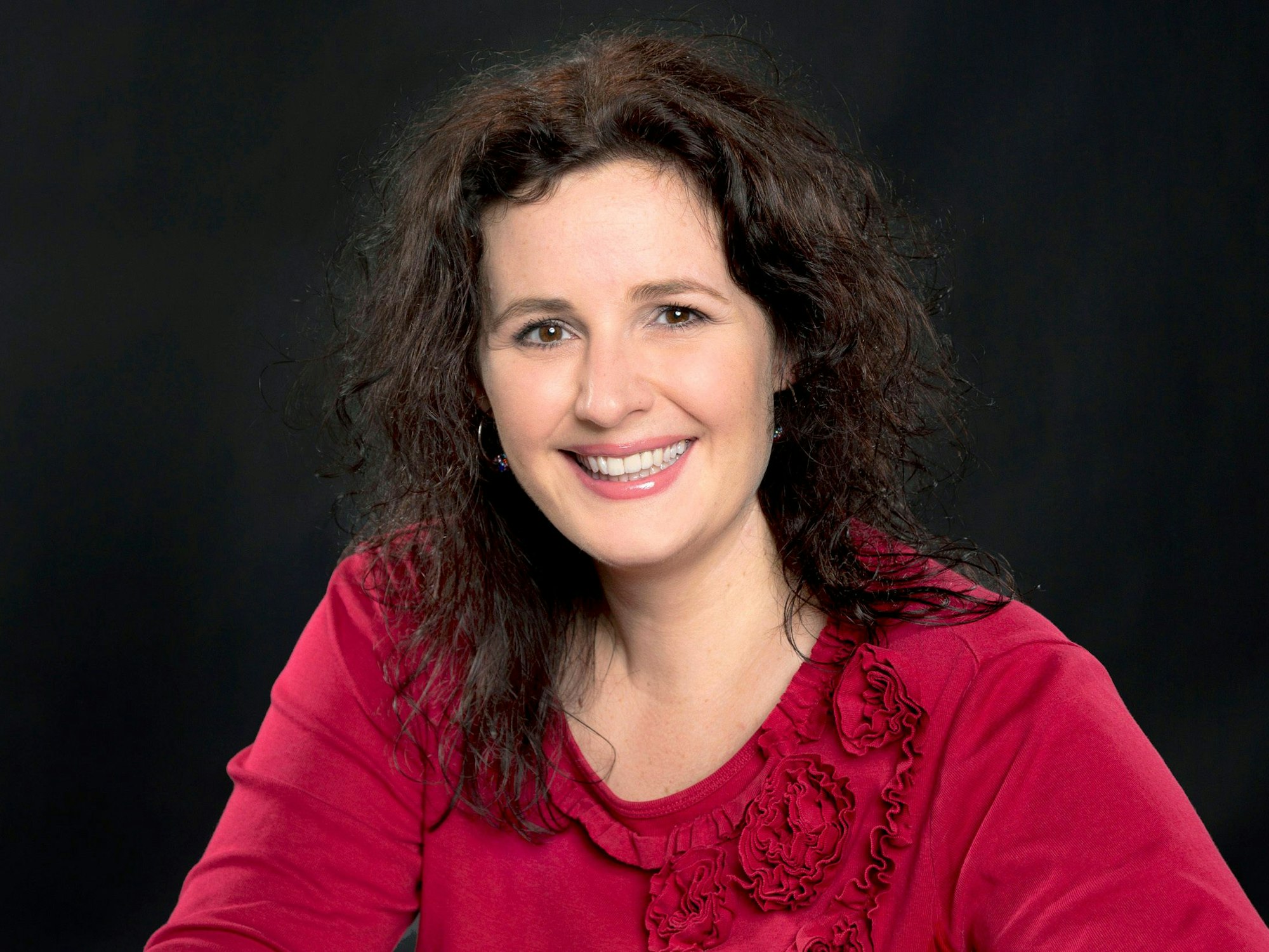 Carolin Courts auf einem Porträtfoto des WDR.