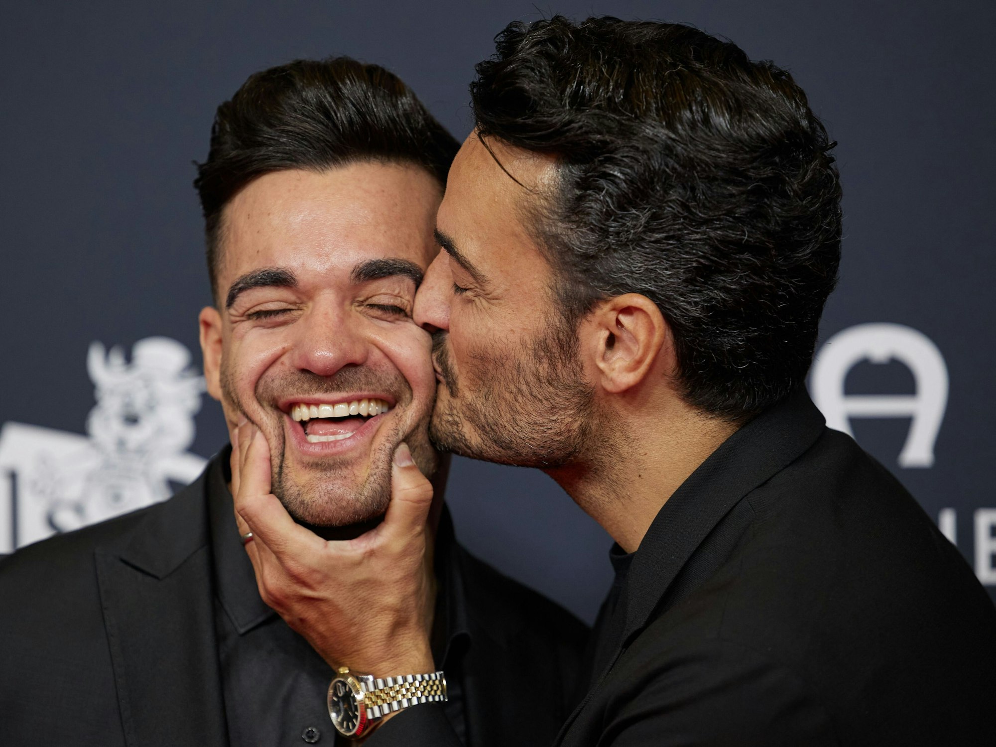 Die Brüder Stefano (l) und Giovanni Zarrella kommen zur Spendengala "Tribute to Bambi-Hilfe für Kinder in Not" ins JW Marriott Hotel.