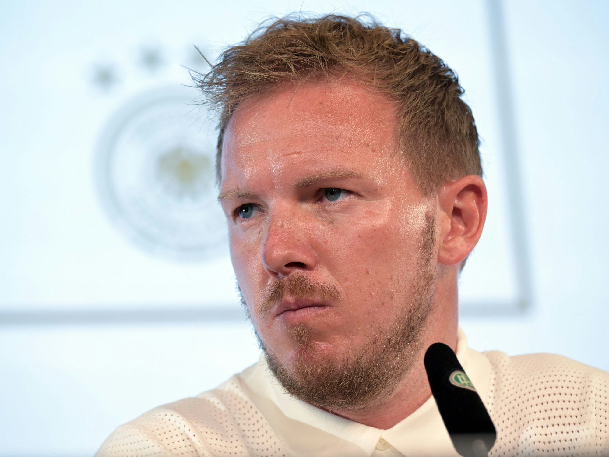 Bundestrainer Julian Nagelsmann beantwortet die Fragen von Journalisten.