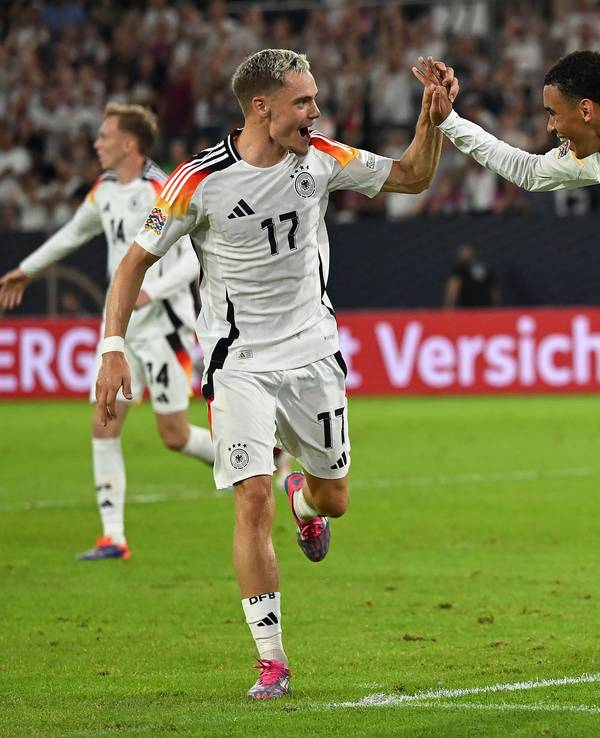 Florian Wirtz und Jamal Musiala bejubeln ihren gemeinsamen Treffer zum zwischenzeitlichen 3:0 im Spiel gegen Ungarn (7. September 2024).