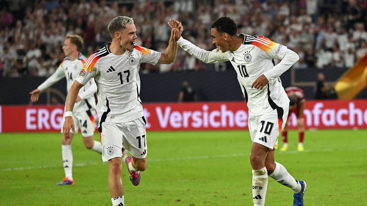 Florian Wirtz und Jamal Musiala bejubeln ihren gemeinsamen Treffer zum zwischenzeitlichen 3:0 im Spiel gegen Ungarn (7. September 2024).