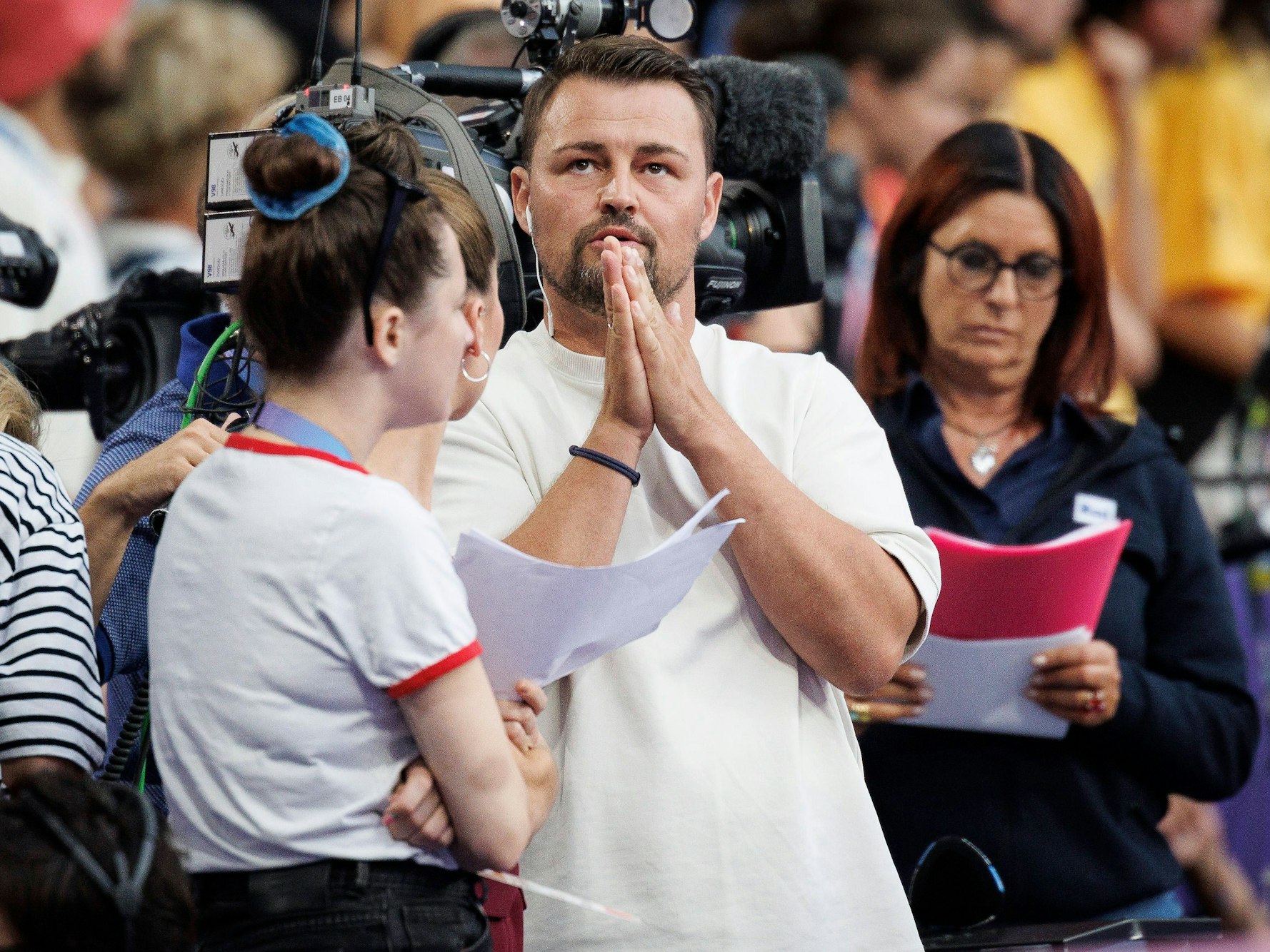 ARD-Experte und Paralympics-Sieger Heinrich Popow fiebert im Stadion mit.