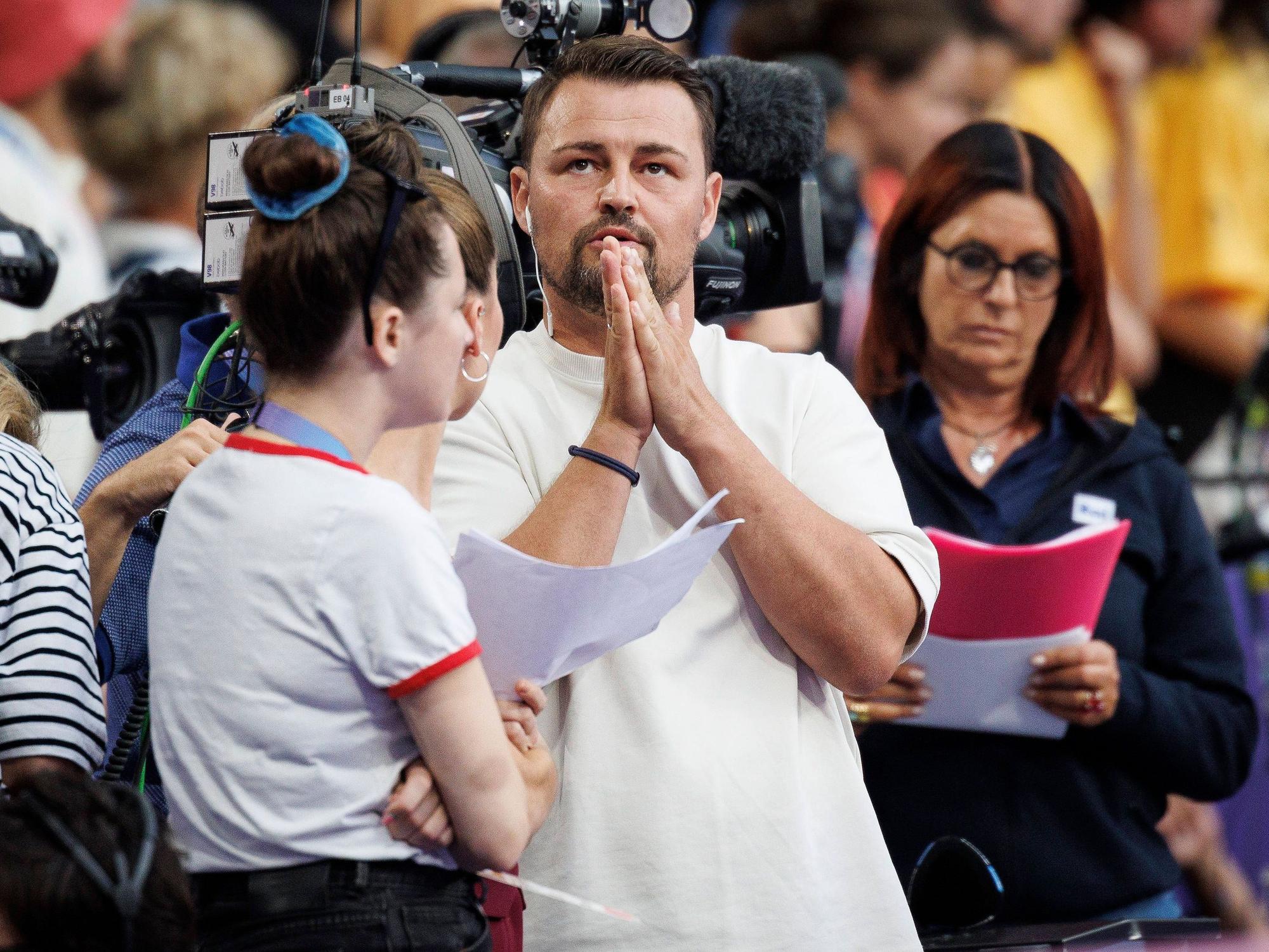 ARD-Experte und Paralympics-Sieger Heinrich Popow fiebert im Stadion mit.