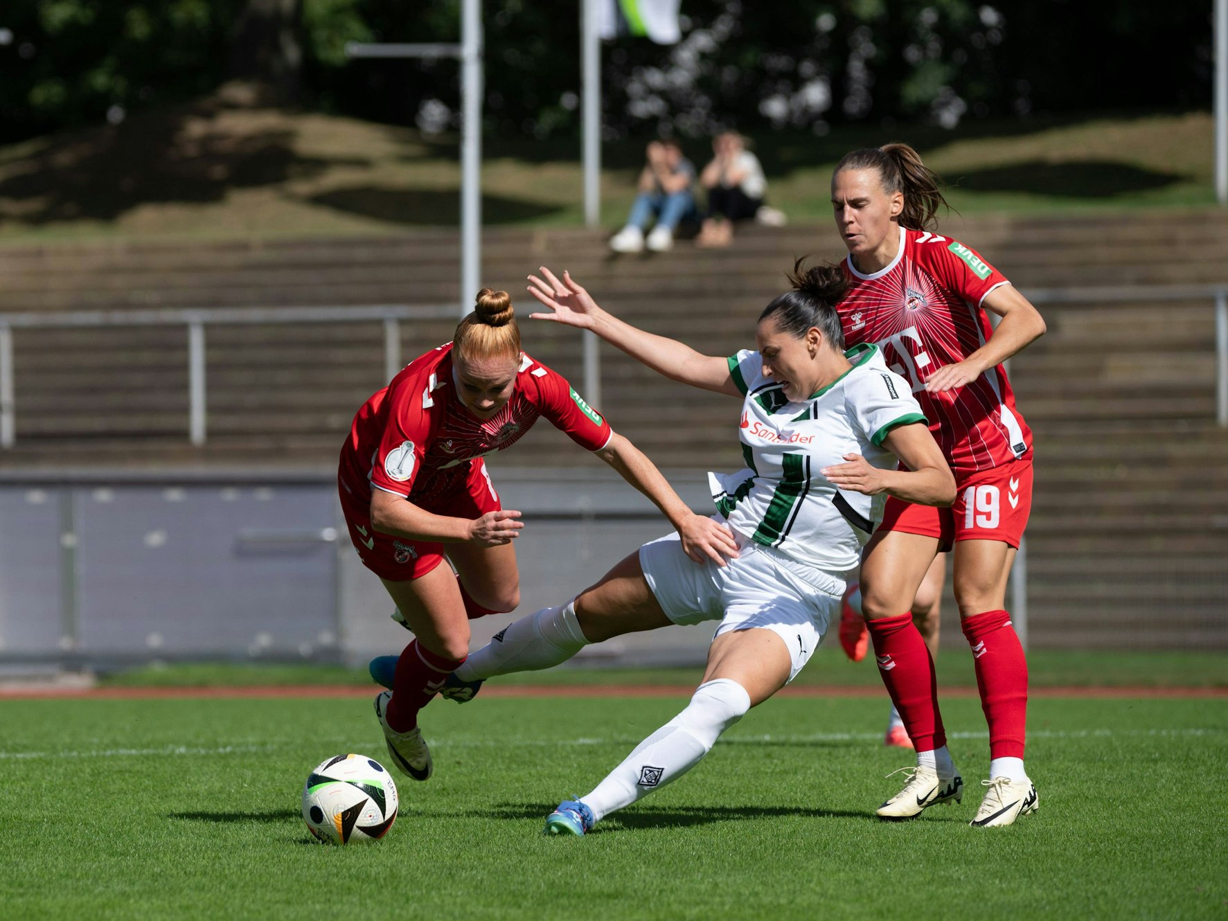 Laura Vogt (Köln) gegen Flaka Aslanaj (Mönchengladbach).