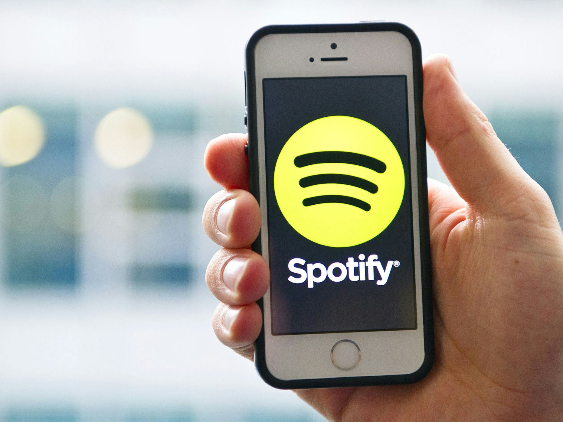 Aktuell warnt die Verbraucherzentrale vor Phishing-Mails, welche zum Schein im Namen des Musikstreaming-Anbieters Spotify verschickt werden, um dadurch die Bankdaten von Kunden und Kundinnen zu erhalten.