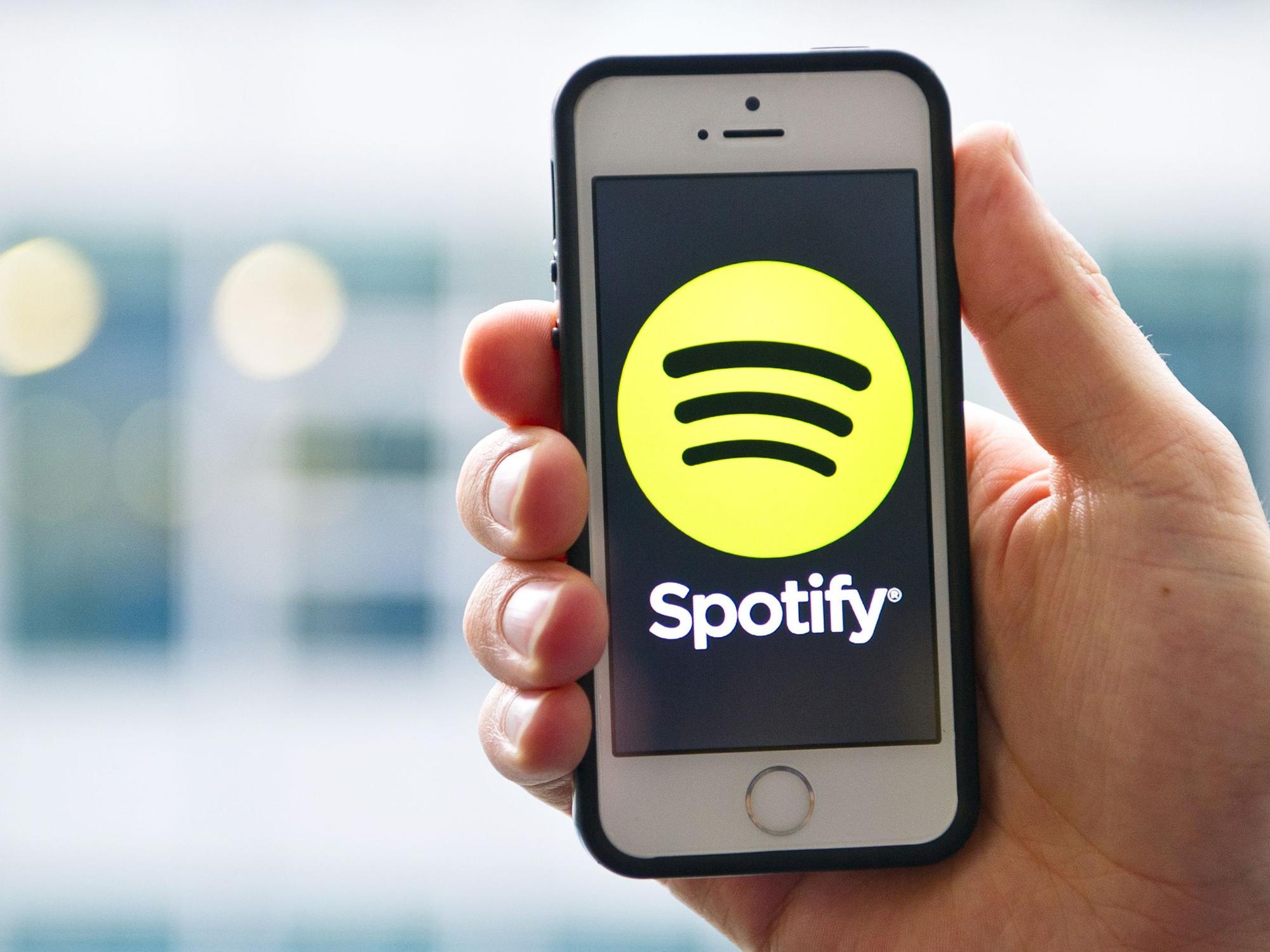 Aktuell warnt die Verbraucherzentrale vor Phishing-Mails, welche zum Schein im Namen des Musikstreaming-Anbieters Spotify verschickt werden, um dadurch die Bankdaten von Kunden und Kundinnen zu erhalten.