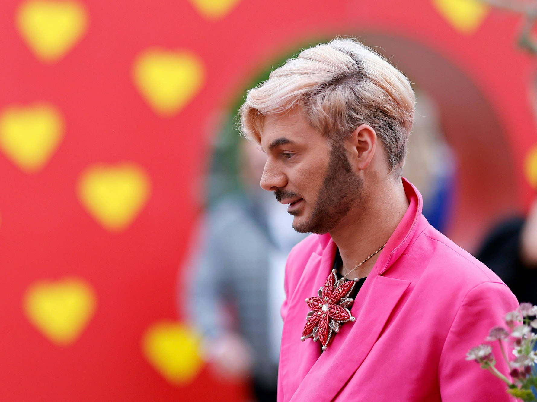 TV-Persönlichkeit Sam Dylan beim Erdbeer- und Spargelfest auf dem Erlebnisbauernhof Gertrudenhof.