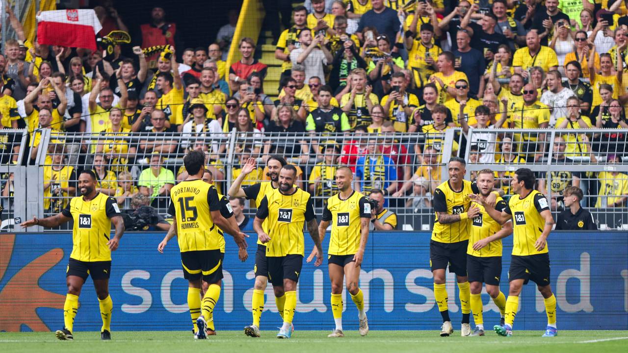 Spieler und Fans bei der BVB-Gala am Samstag (7. September 2024) im Signal-Iduna-Park.