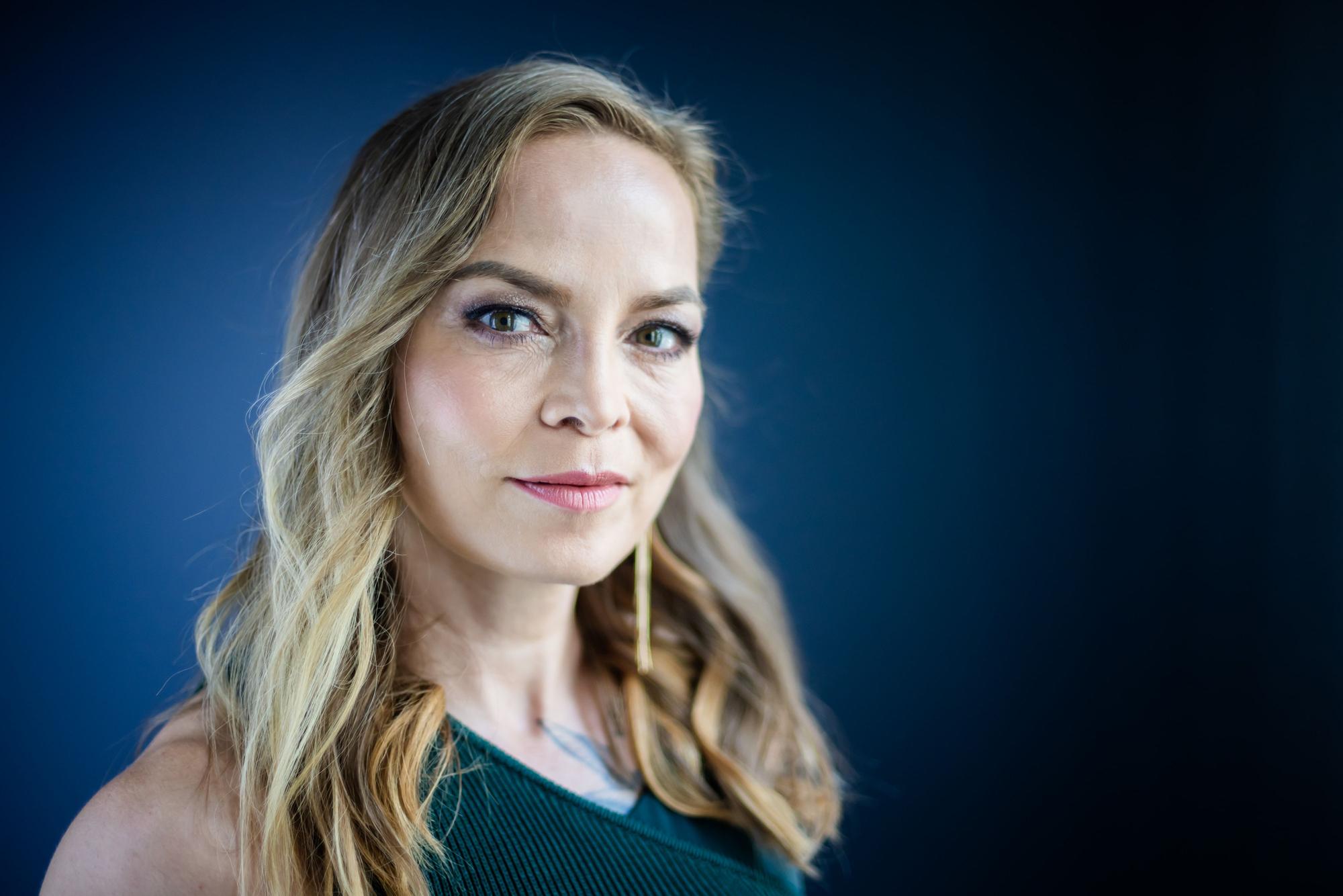 Regina Halmich, ehemalige Profiboxerin, beklagt die fehlende TV-Plattform für deutsche Boxerinnen und Boxer. Am 14. September 2024 wird sie gegen Stefan Raab in den Ring steigen.