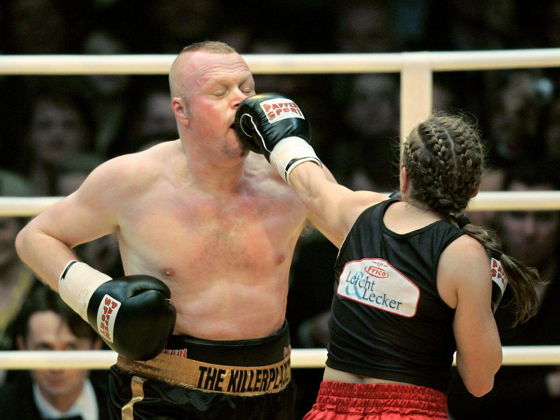 Die ehemalige Boxweltmeisterin Regina Halmich und Stefan Raab kämpfen wieder gegeneinander, wie hier 2007: Auf Instagram wird bereits die Werbetrommel gerührt.