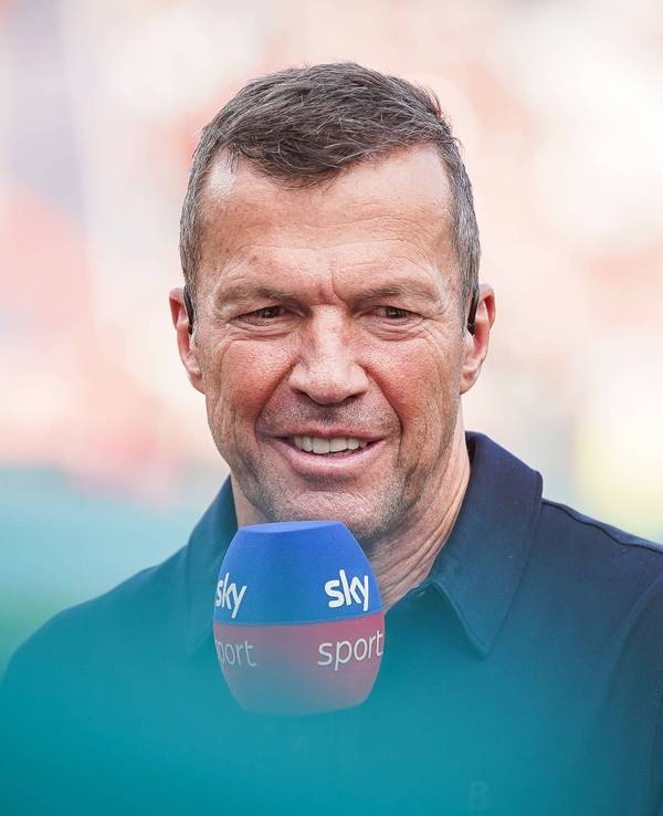 Lothar Matthäus als TV-Experte beim Bundesligaspiel zwischen Bayer Leverkusen und RB Leipzig.