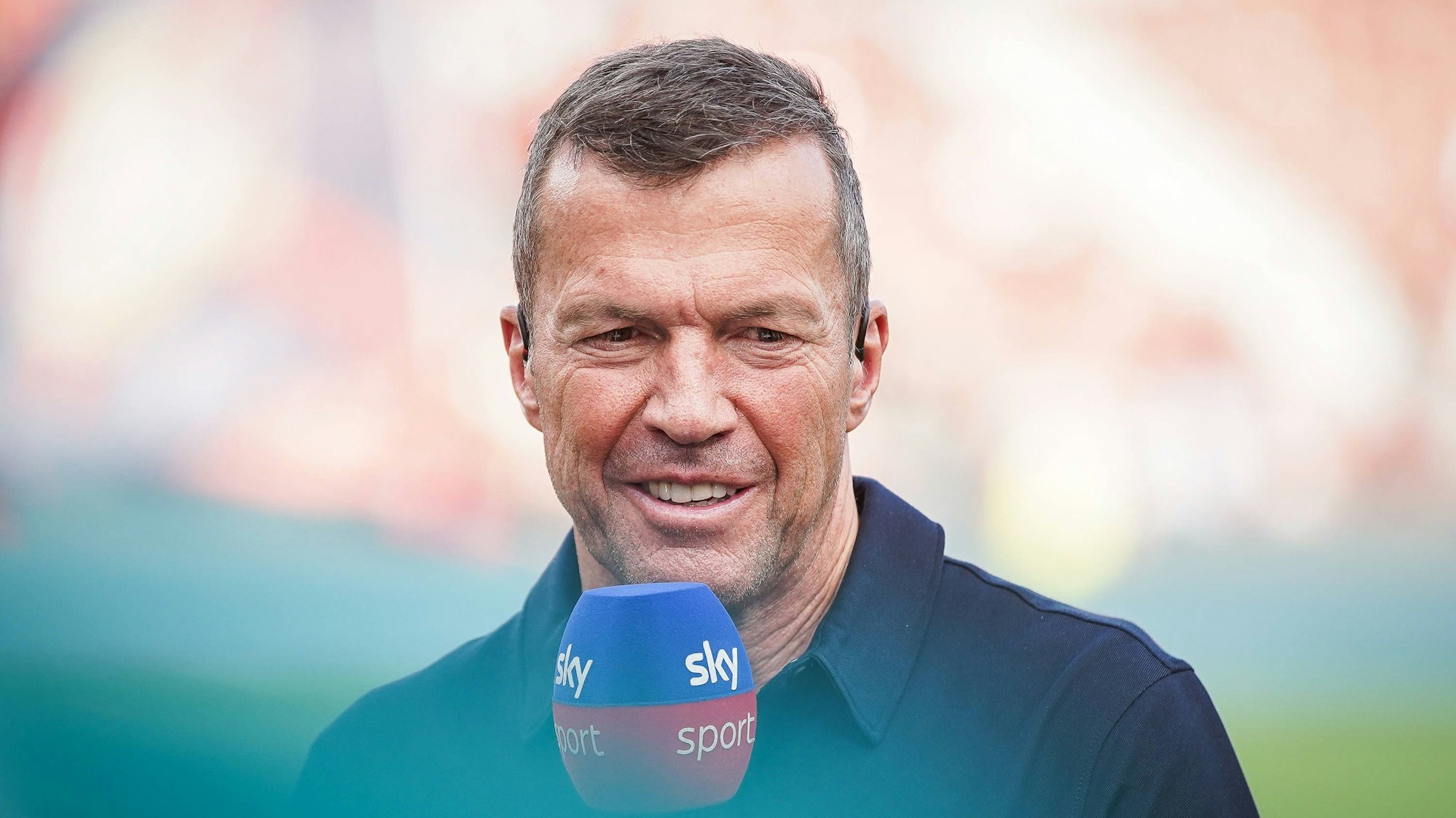 Lothar Matthäus als TV-Experte beim Bundesligaspiel zwischen Bayer Leverkusen und RB Leipzig.