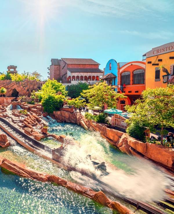 Blick auf die Wasserbahn Chiapas im Phantasialand.