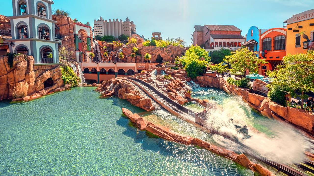 Blick auf die Wasserbahn Chiapas im Phantasialand.