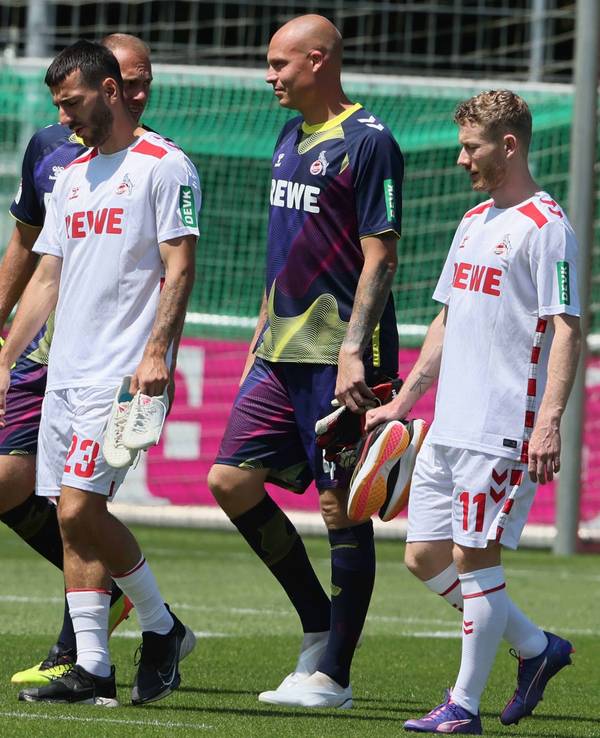 Die FC-Profis Sargis Adamyan, Marvin Schwäbe, Matthias Köbbing, Florian Kainz und Jan Thielmann beim Media-Day des 1. FC Köln am 15. Juli 2024.