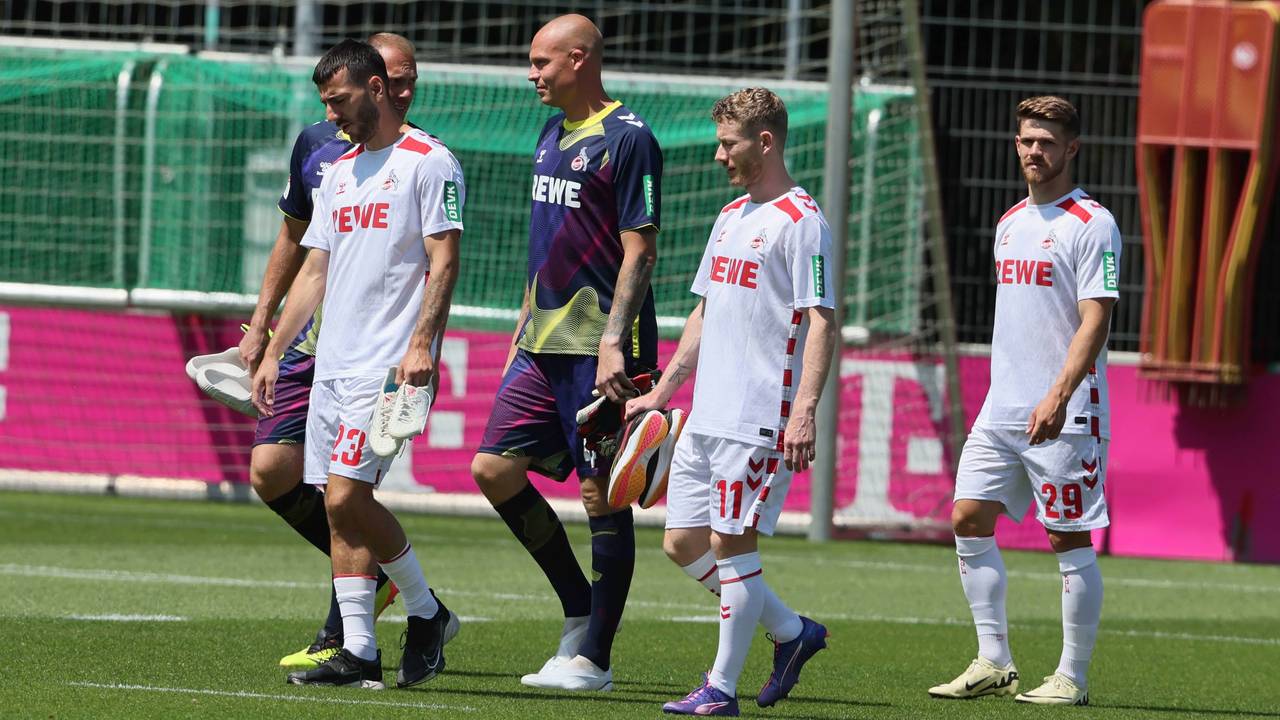 Die FC-Profis Sargis Adamyan, Marvin Schwäbe, Matthias Köbbing, Florian Kainz und Jan Thielmann beim Media-Day des 1. FC Köln am 15. Juli 2024.