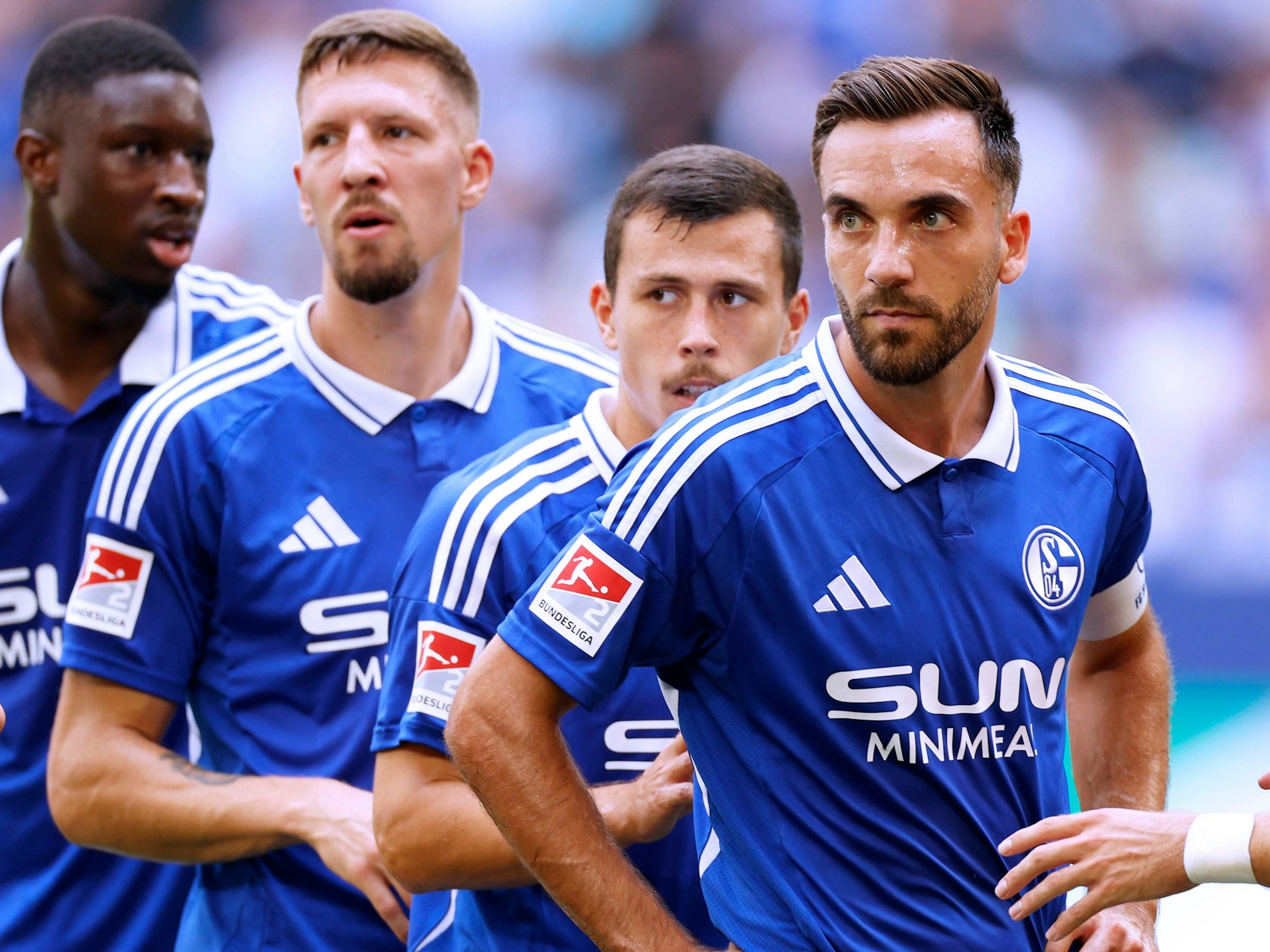 Frust bei Kenan Karaman nach der Niederlage gegen den 1. FC Köln.