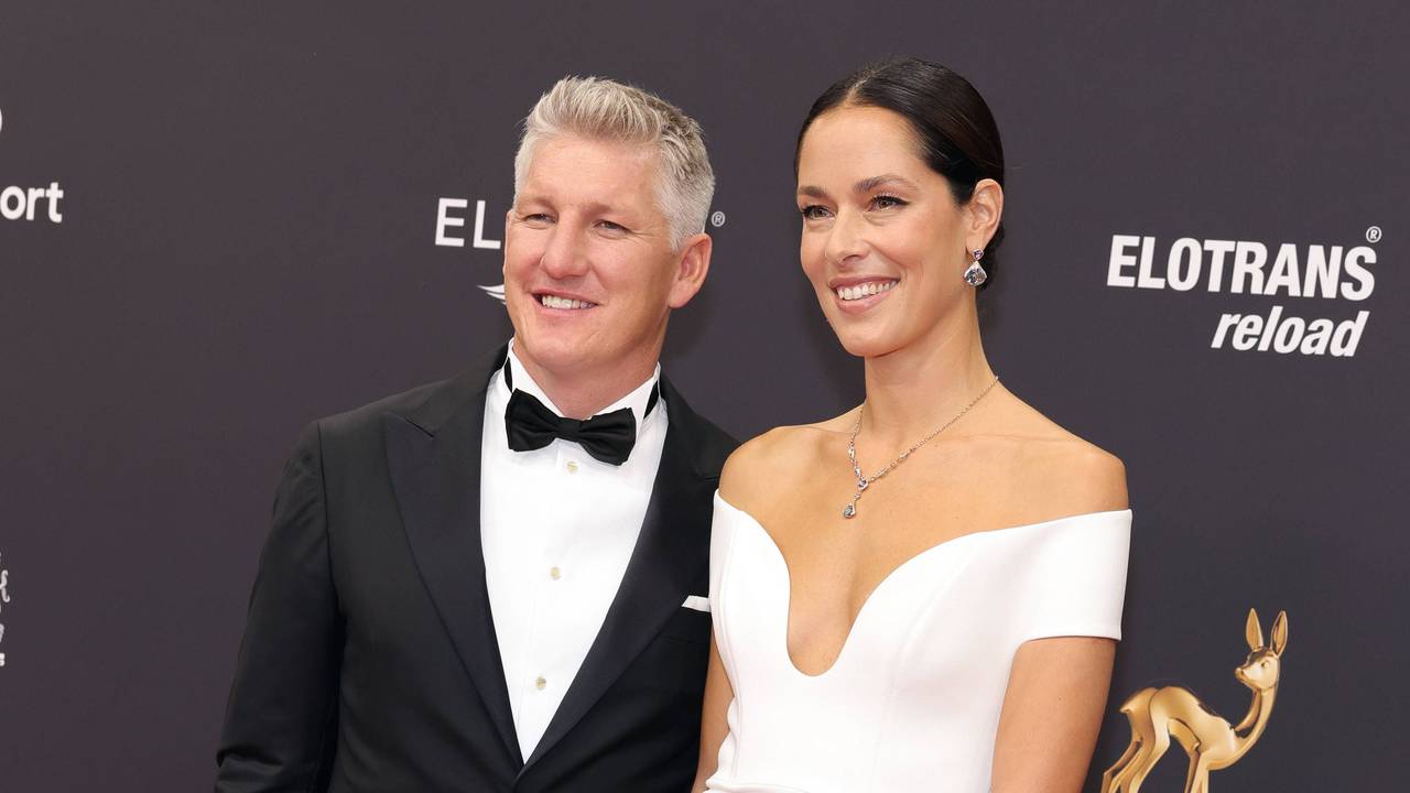 Ana Ivanovic mit Ehemann Bastian Schweinsteiger auf dem Roten Teppich der Bambi-Verleihung im Jahr 2023.