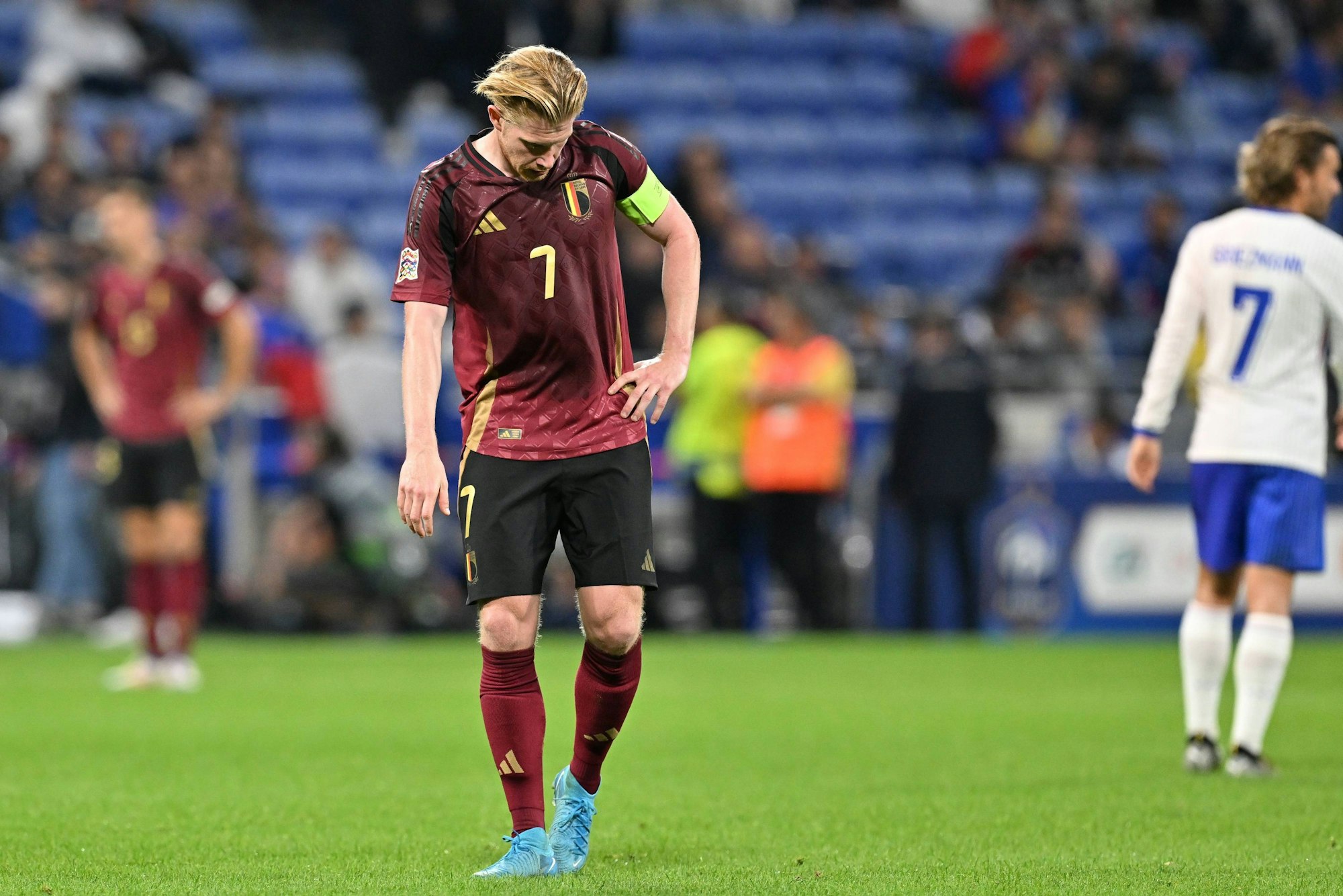 Ein enttäuschter Kevin De Bruyne nach der 0:2-Auswärtsniederlage gegen Frankreich.