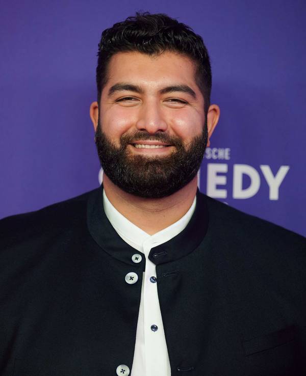 Der Komiker Faisal Kawusi kommt zur Verleihung des Deutschen Comedypreises.