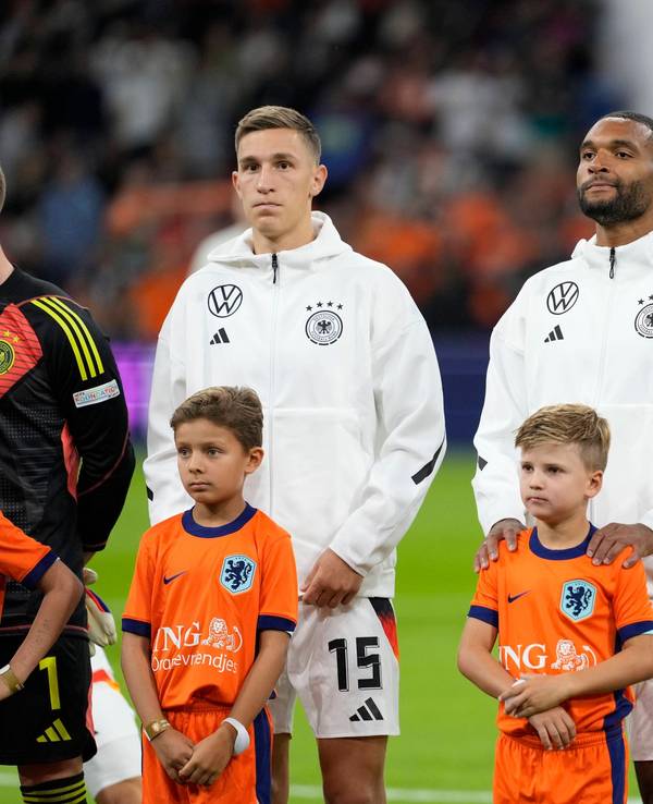 Nico Schlotterbeck, Jonathan Tah und Pascal Groß vor dem Länderspiel zwischen Deutschland und der Niederlande.